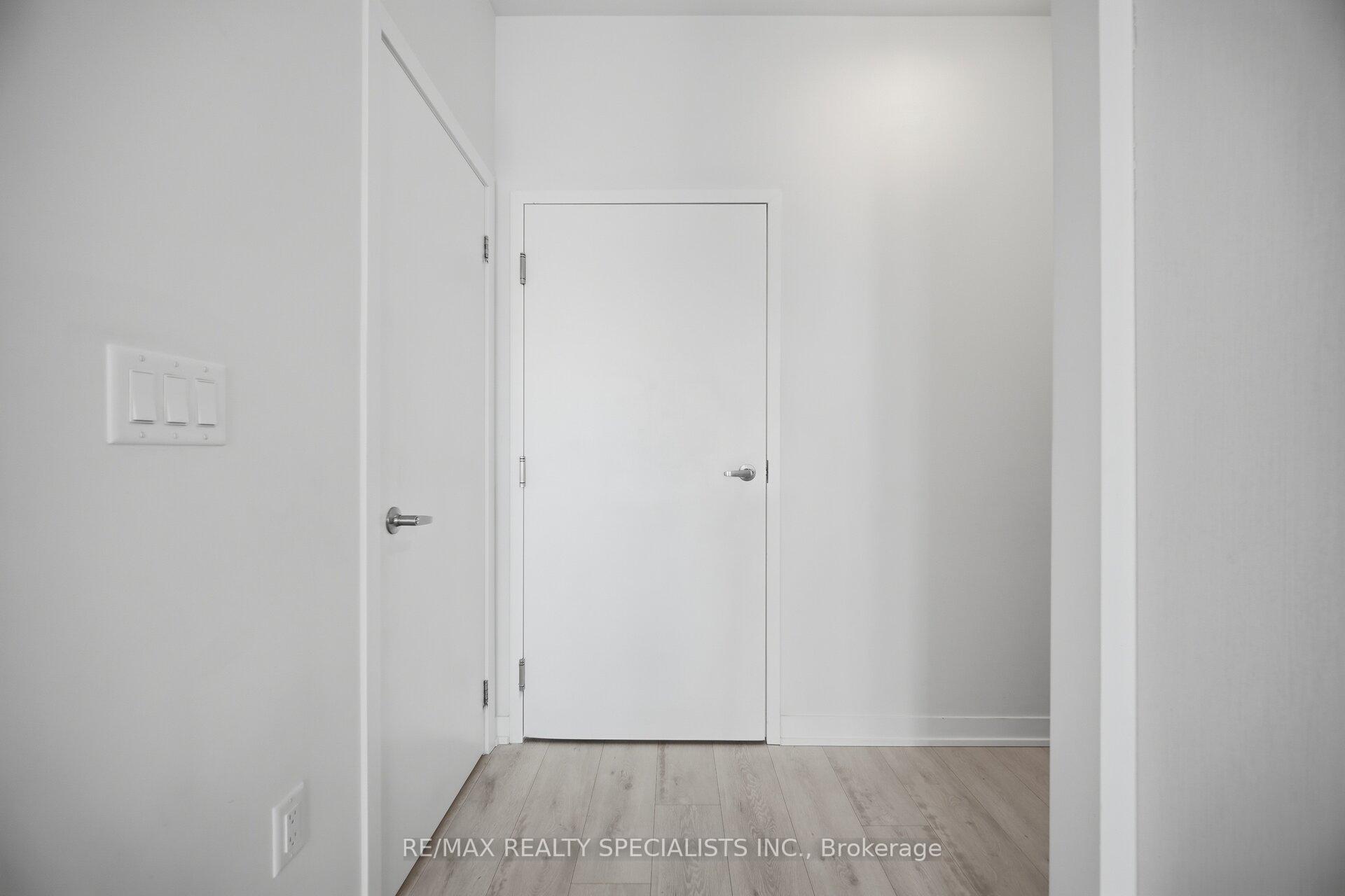 Photo 3 of Unit 21, 3405 Ridgeway Drive, Mississauga, Erin Mills — HOMEH