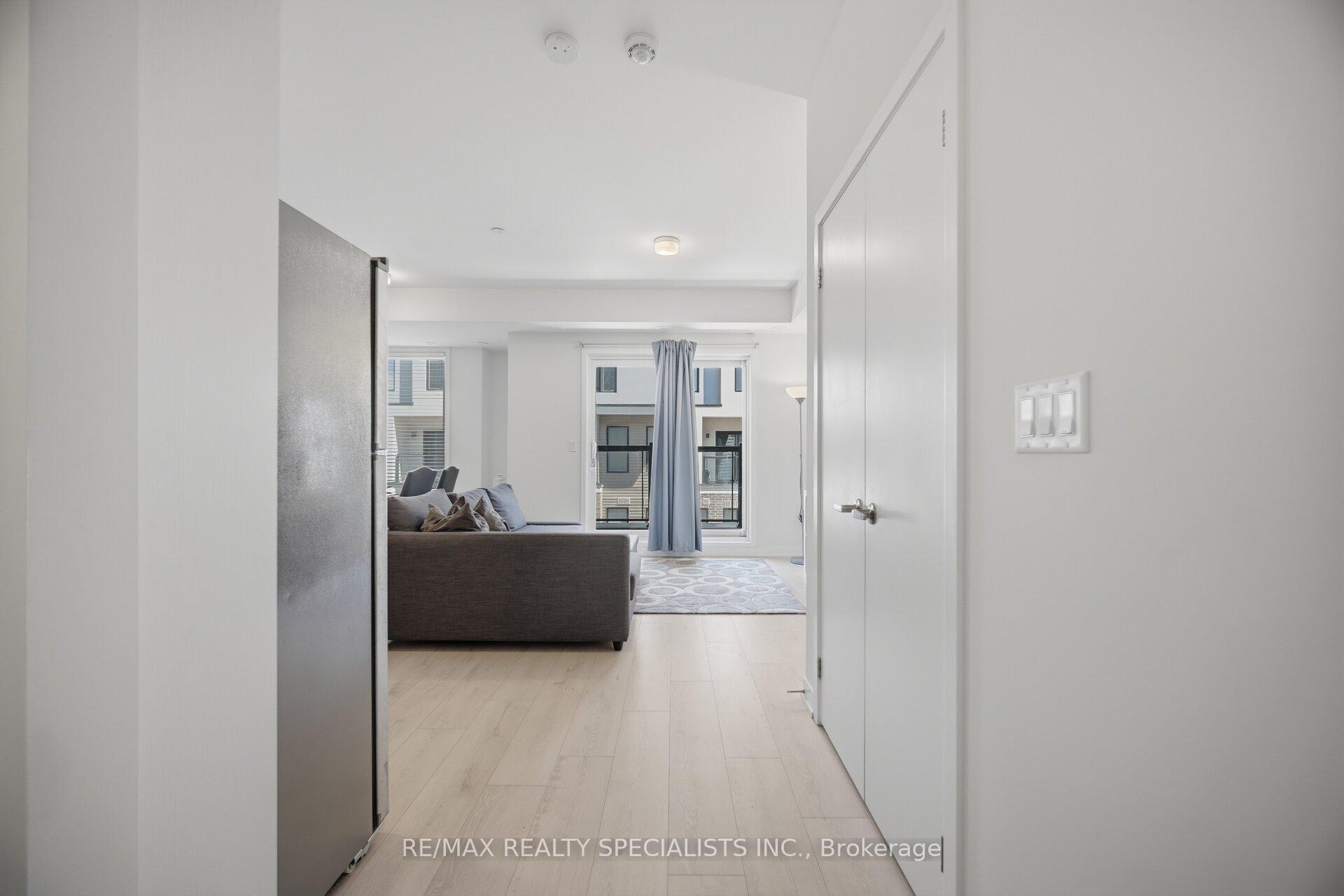 Photo 4 of Unit 21, 3405 Ridgeway Drive, Mississauga, Erin Mills — HOMEH
