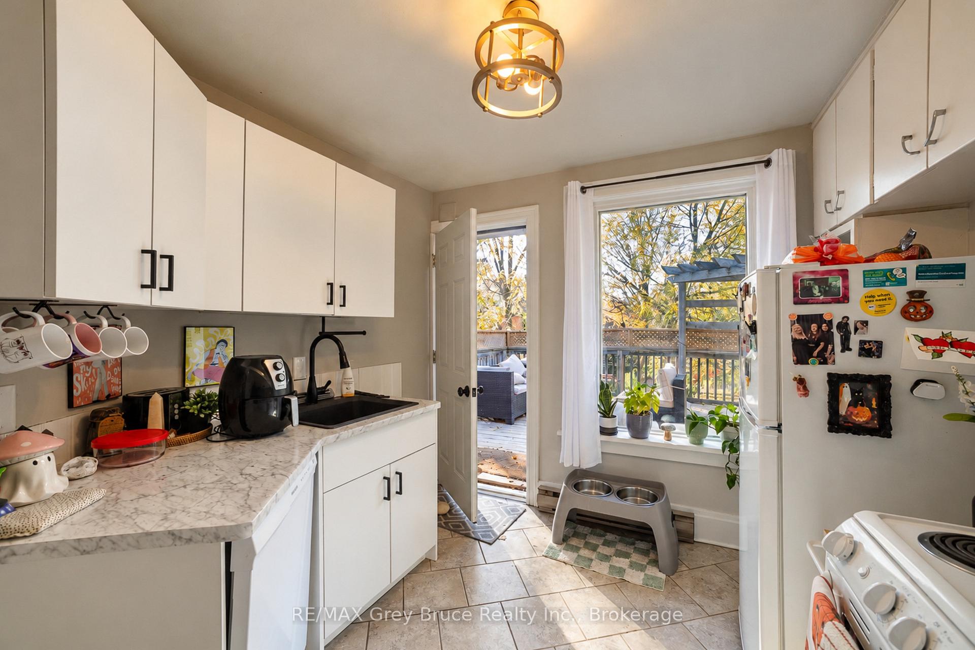 Photo 10 of 516 4th Avenue E, Owen Sound — HOMEH