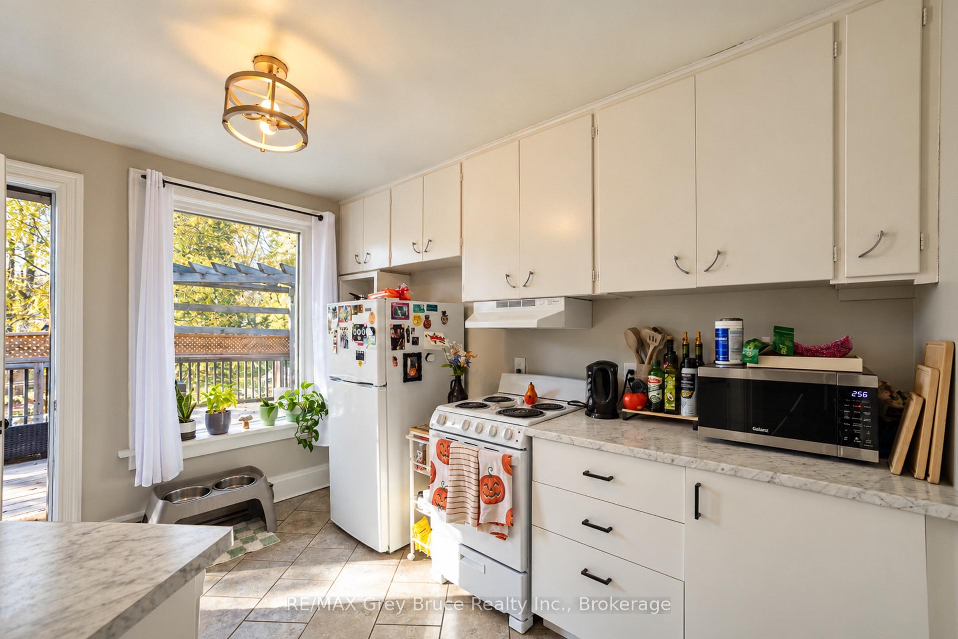 Photo 11 of 516 4th Avenue E, Owen Sound — HOMEH