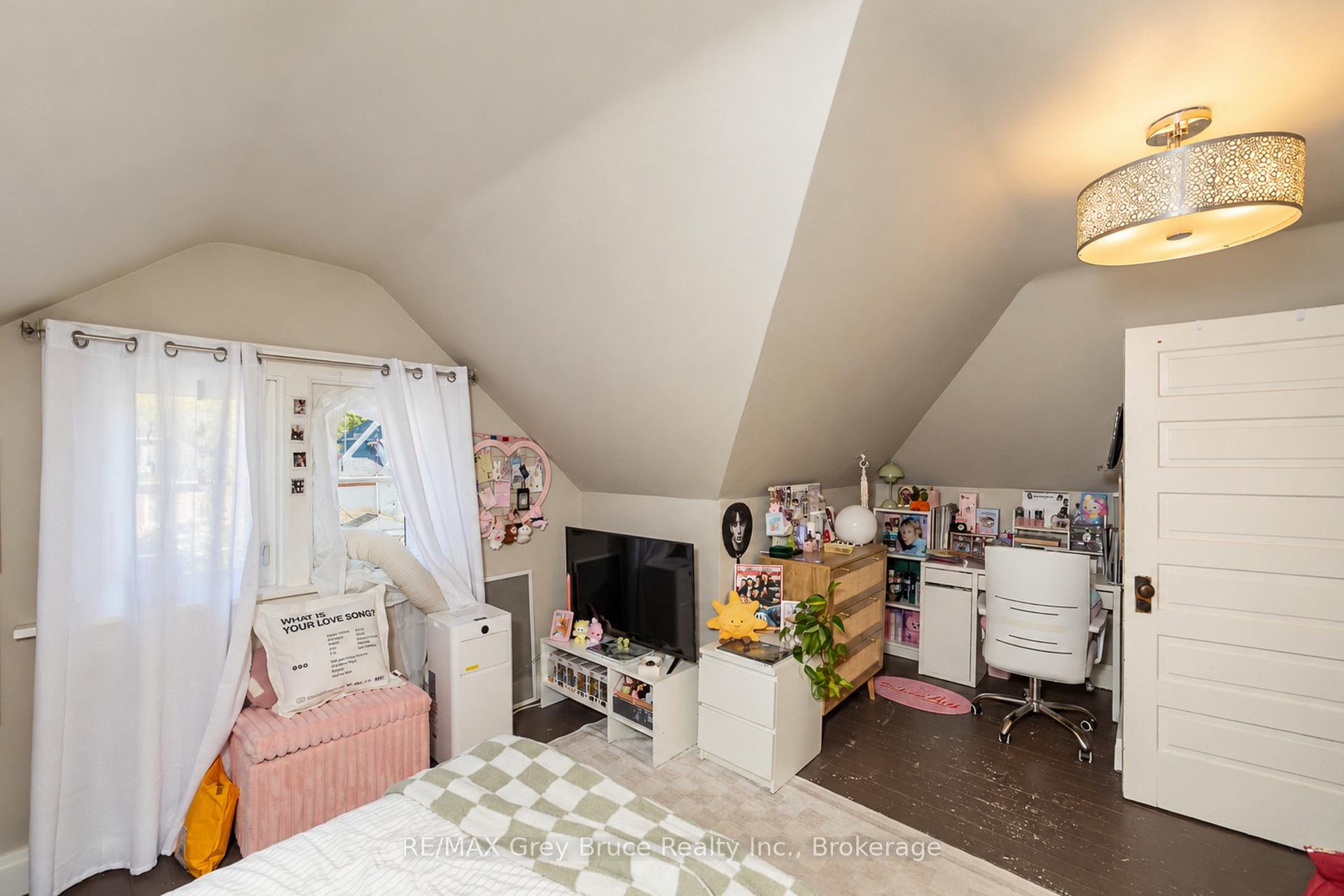 Photo 17 of 516 4th Avenue E, Owen Sound — HOMEH