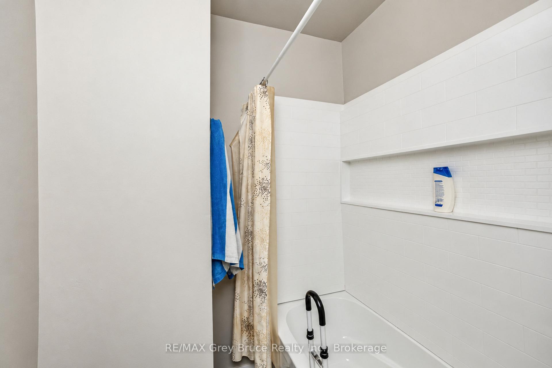 Photo 36 of 516 4th Avenue E, Owen Sound — HOMEH