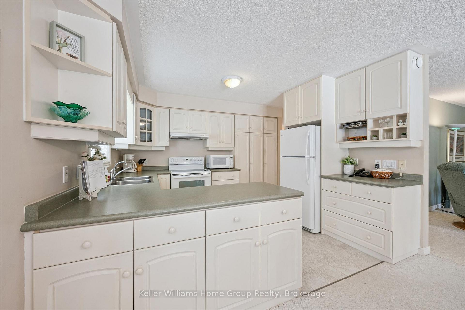 Photo 13 of 20 Beechlawn Boulevard, Guelph, Village By The Arboretum — HOMEH