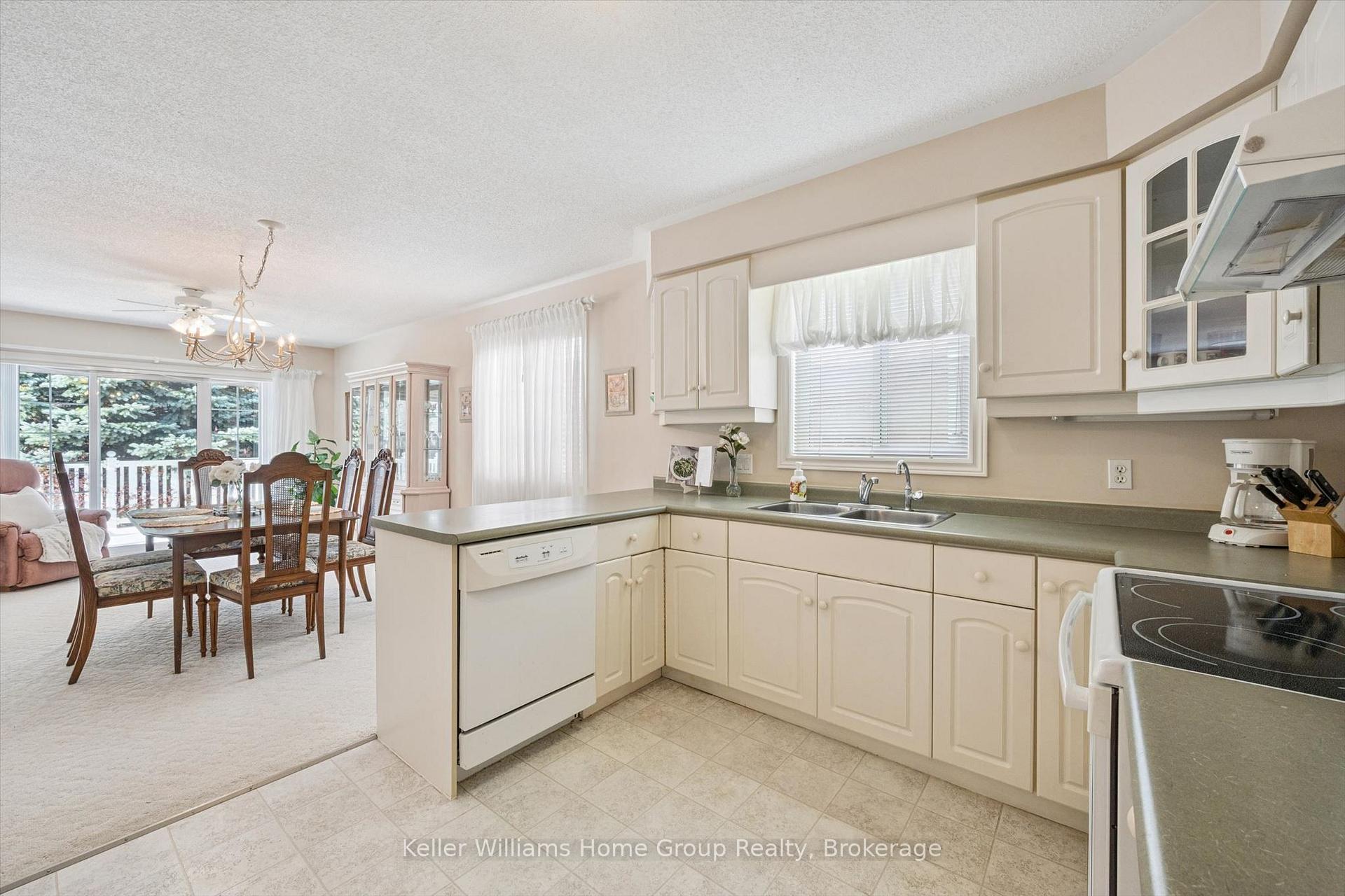 Photo 17 of 20 Beechlawn Boulevard, Guelph, Village By The Arboretum — HOMEH