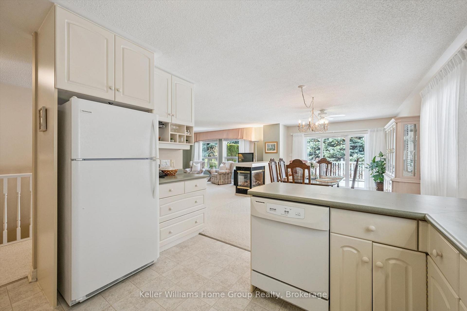 Photo 18 of 20 Beechlawn Boulevard, Guelph, Village By The Arboretum — HOMEH