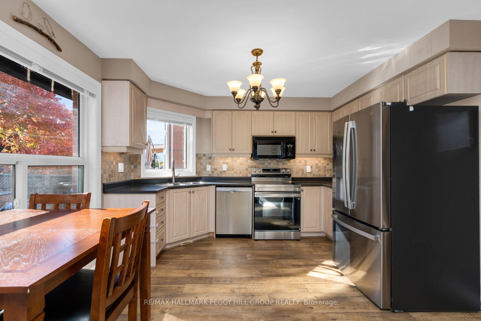 Photo 5 of 95 Madelaine Drive, Barrie, Painswick South — HOMEH