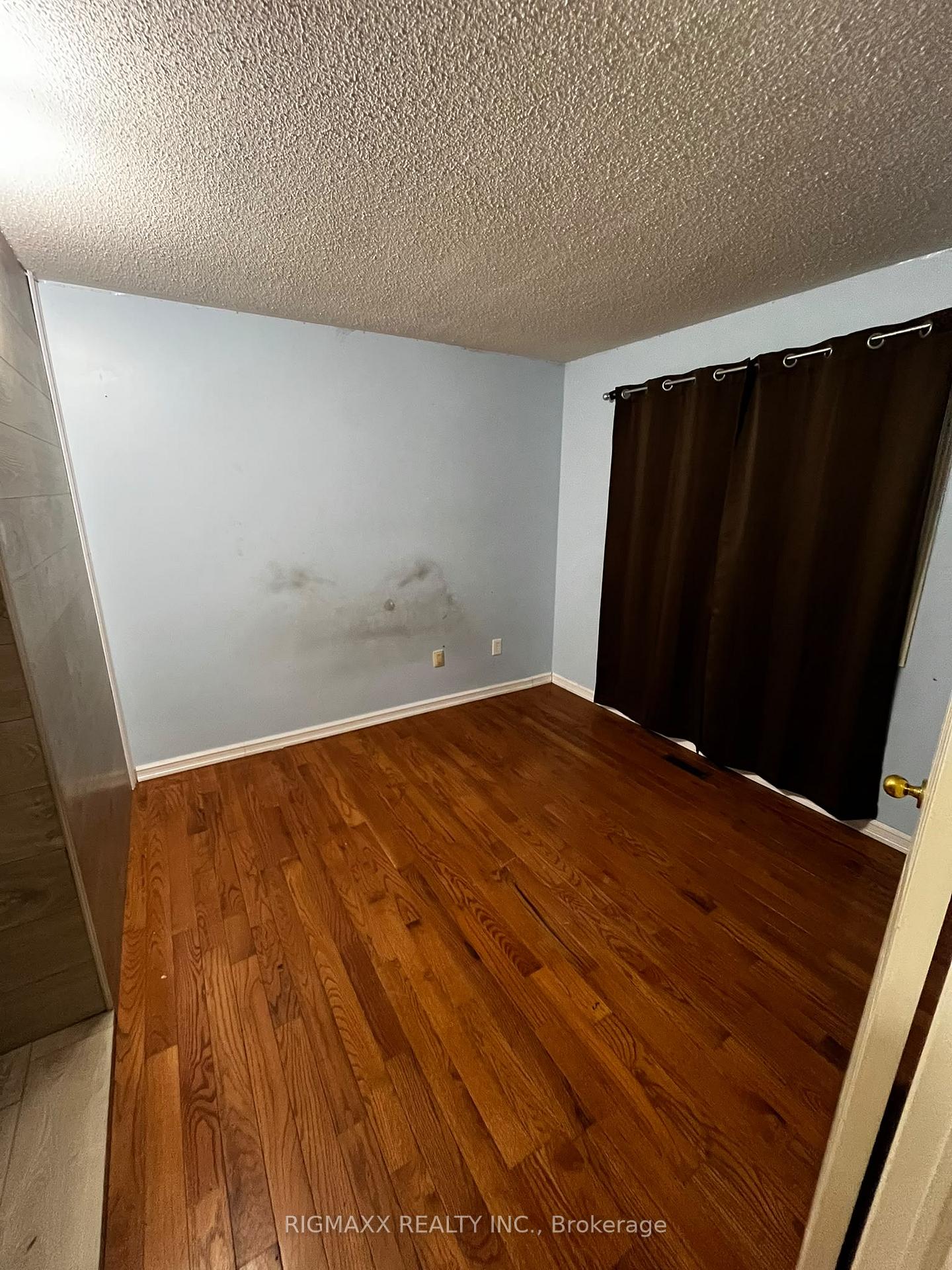 Photo 12 of 31 Elk Street, Brampton, Sandringham-Wellington — HOMEH