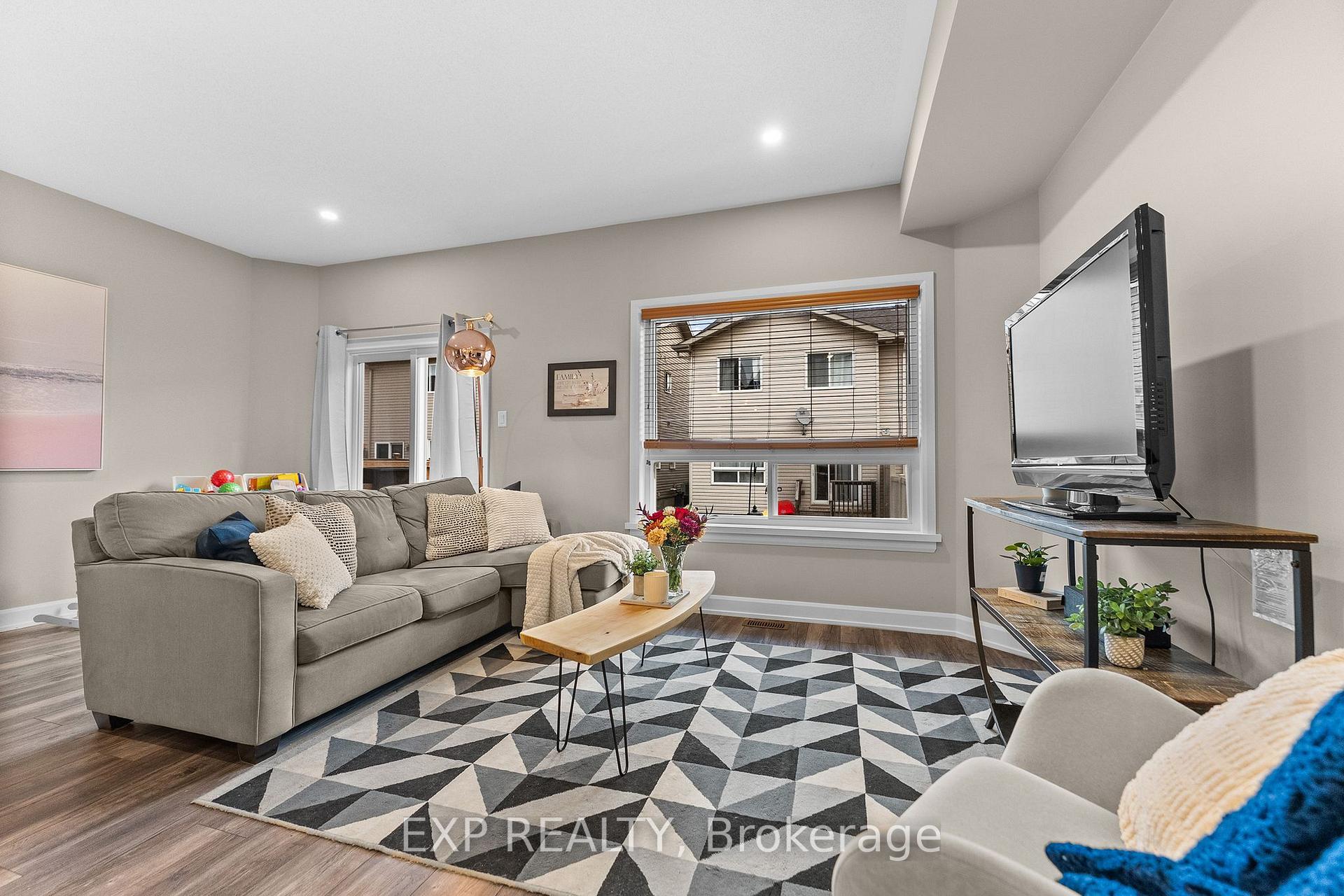 Photo 13 of 76 Vimy Ridge Crescent, Arnprior, Arnprior — HOMEH