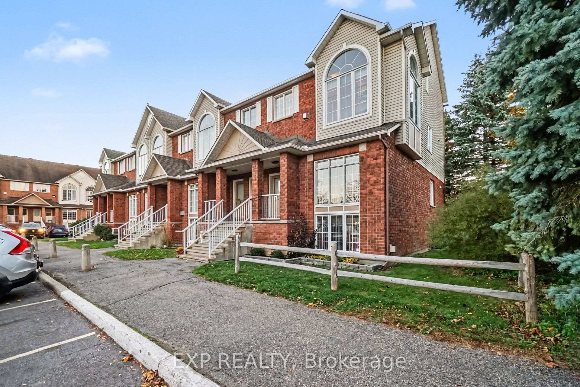 Photo 1 of Unit 1, 4 Briston Private, Ottawa, Hunt Club Park — HOMEH