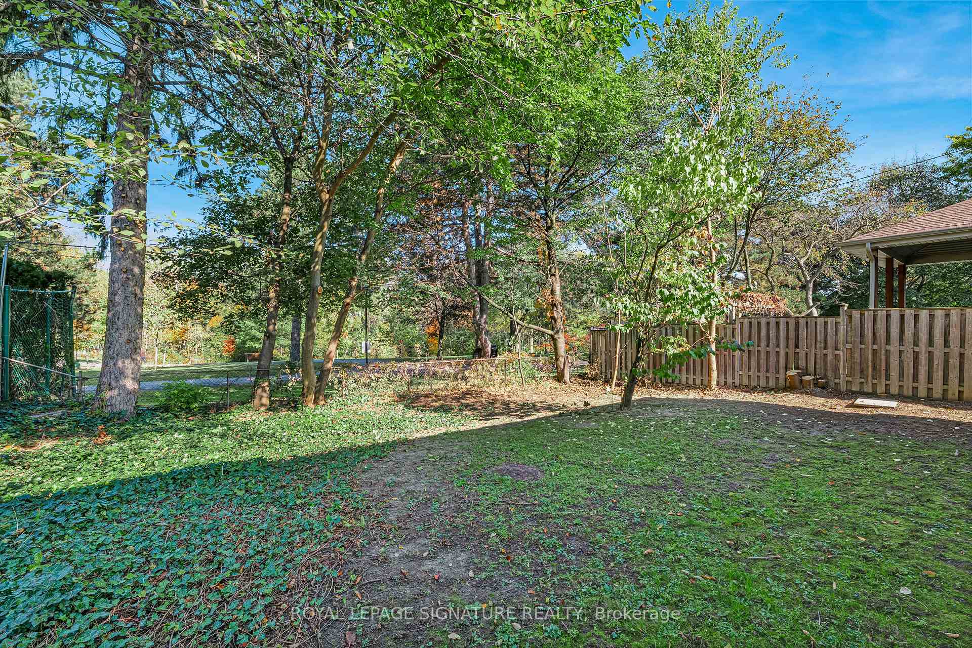Photo 5 of 26 Millgate Crescent, North York, Bayview Village — HOMEH