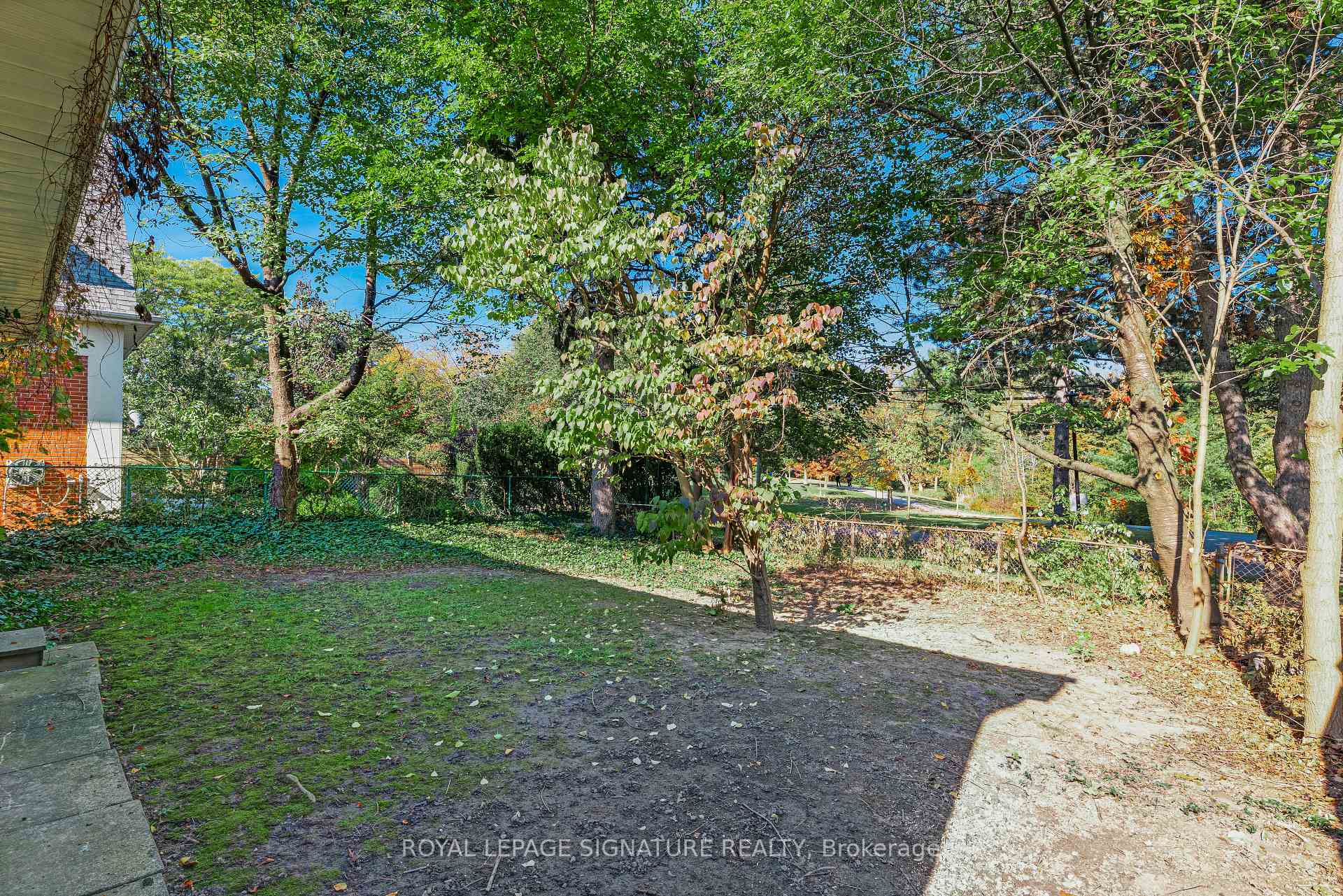 Photo 6 of 26 Millgate Crescent, North York, Bayview Village — HOMEH