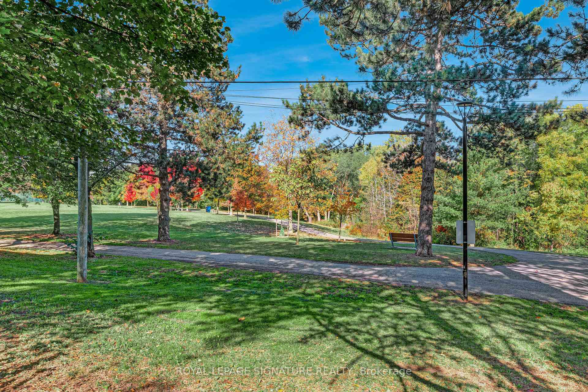 Photo 8 of 26 Millgate Crescent, North York, Bayview Village — HOMEH