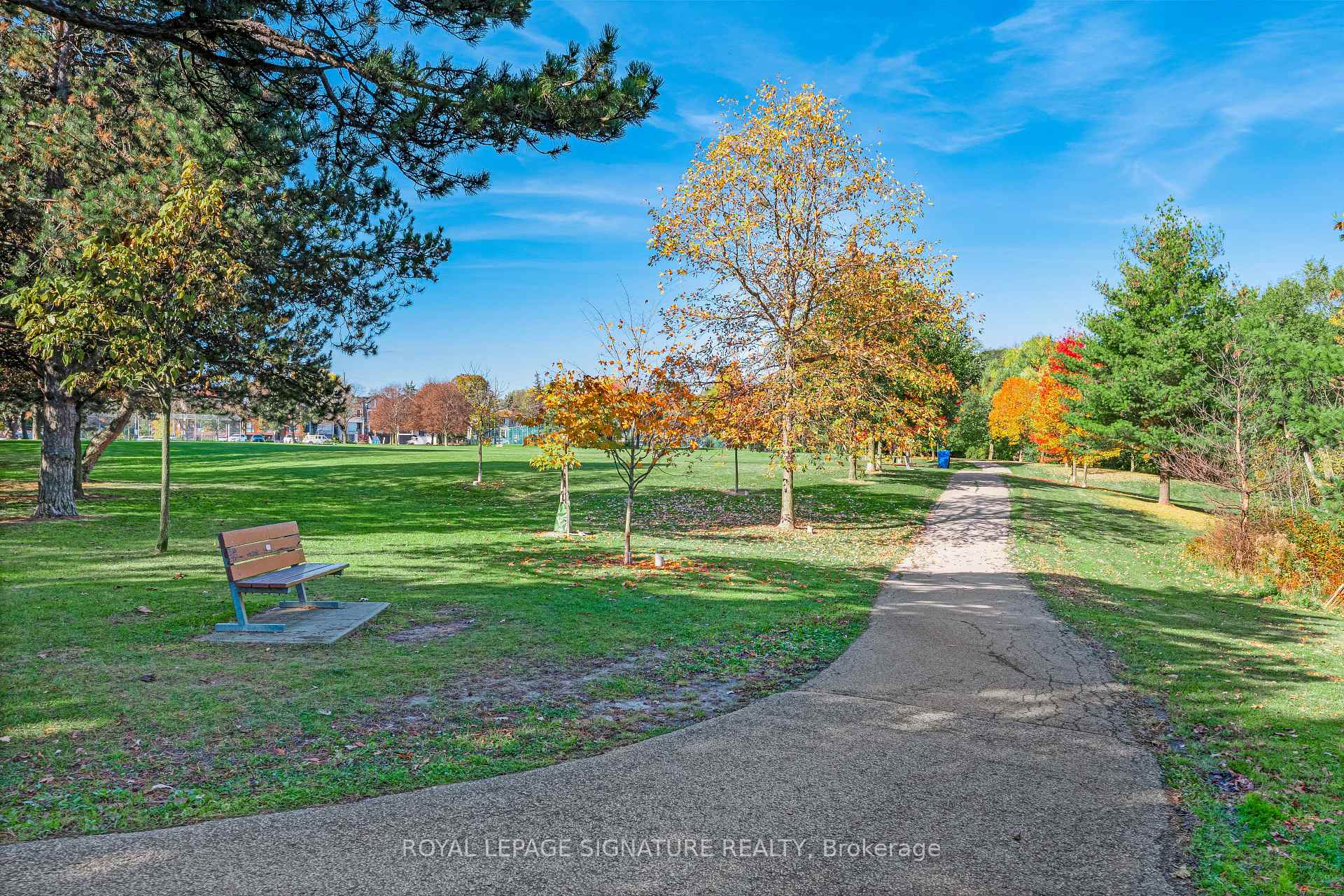 Photo 9 of 26 Millgate Crescent, North York, Bayview Village — HOMEH