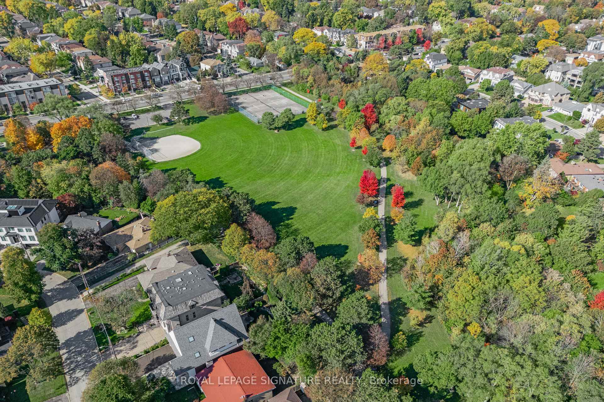 Photo 13 of 26 Millgate Crescent, North York, Bayview Village — HOMEH