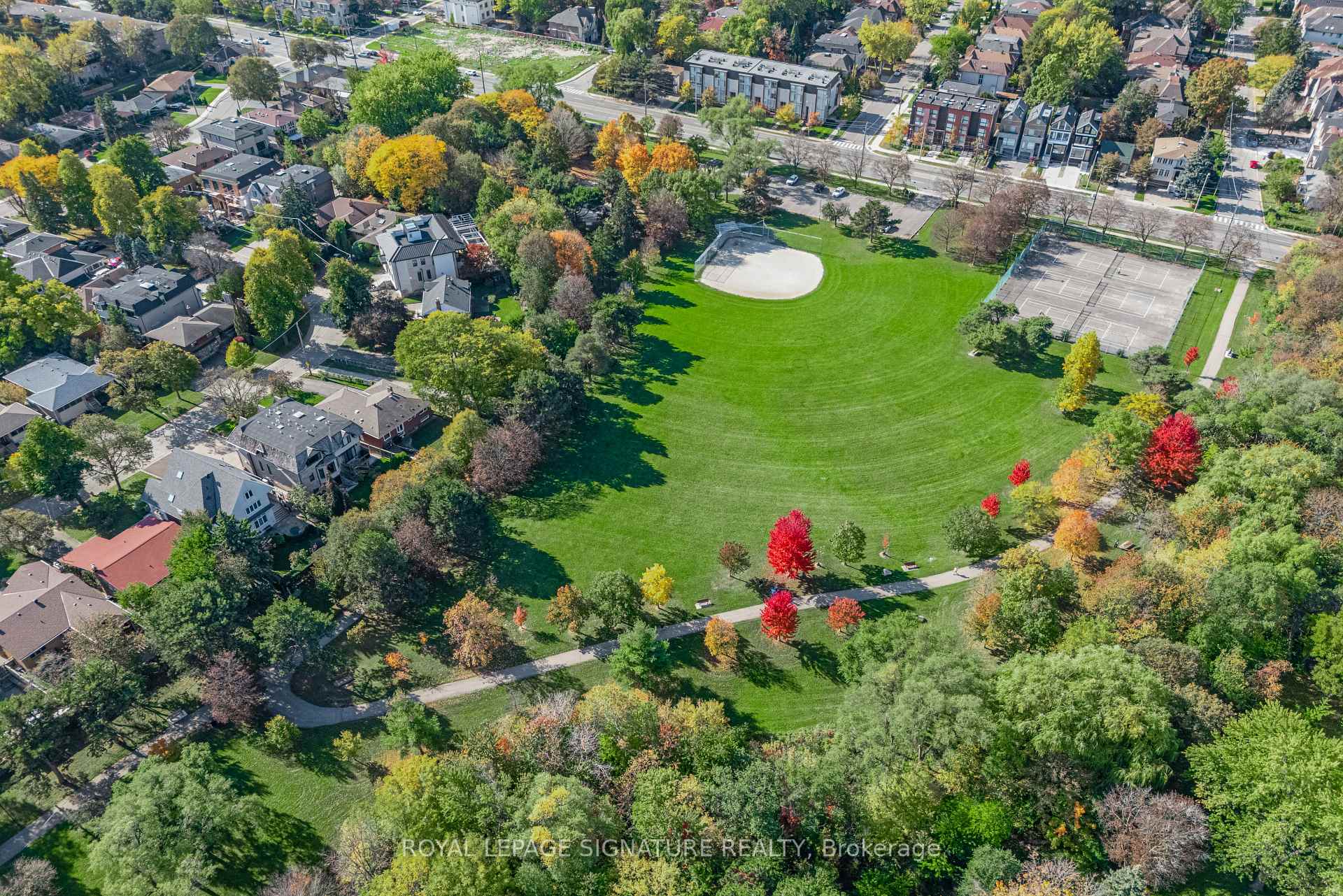 Photo 14 of 26 Millgate Crescent, North York, Bayview Village — HOMEH