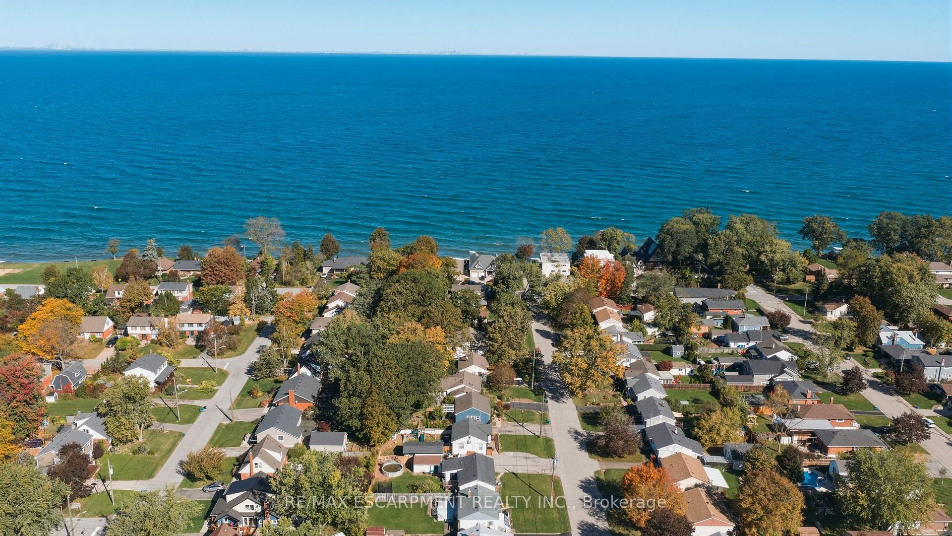 Photo 4 of 55 Lakeview Avenue, Grimsby, Grimsby Beach — HOMEH