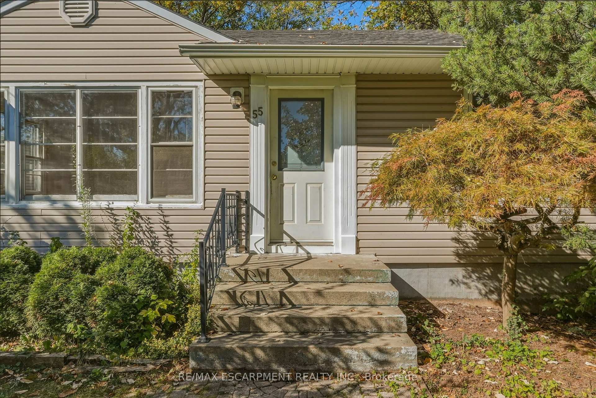 Photo 5 of 55 Lakeview Avenue, Grimsby, Grimsby Beach — HOMEH