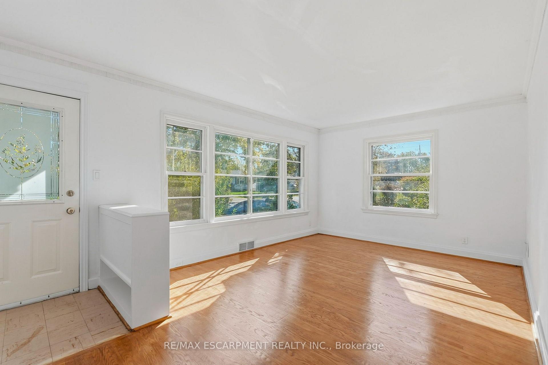 Photo 7 of 55 Lakeview Avenue, Grimsby, Grimsby Beach — HOMEH