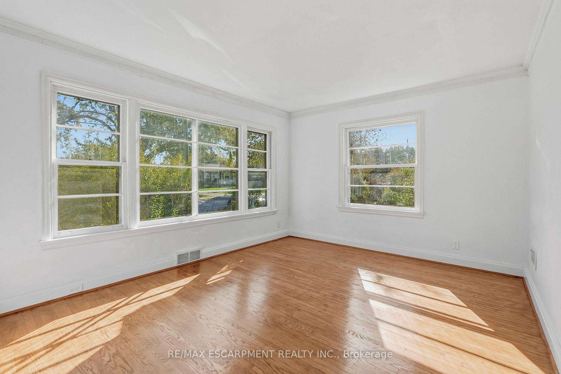 Photo 8 of 55 Lakeview Avenue, Grimsby, Grimsby Beach — HOMEH