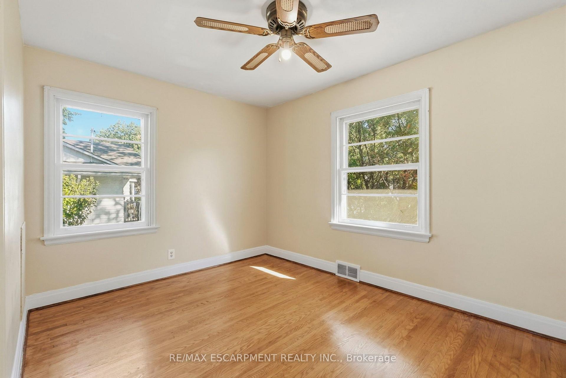 Photo 16 of 55 Lakeview Avenue, Grimsby, Grimsby Beach — HOMEH