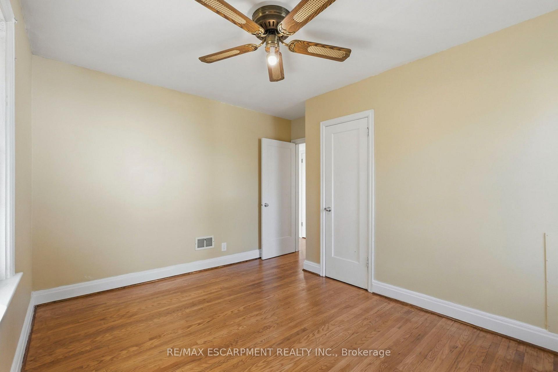 Photo 18 of 55 Lakeview Avenue, Grimsby, Grimsby Beach — HOMEH