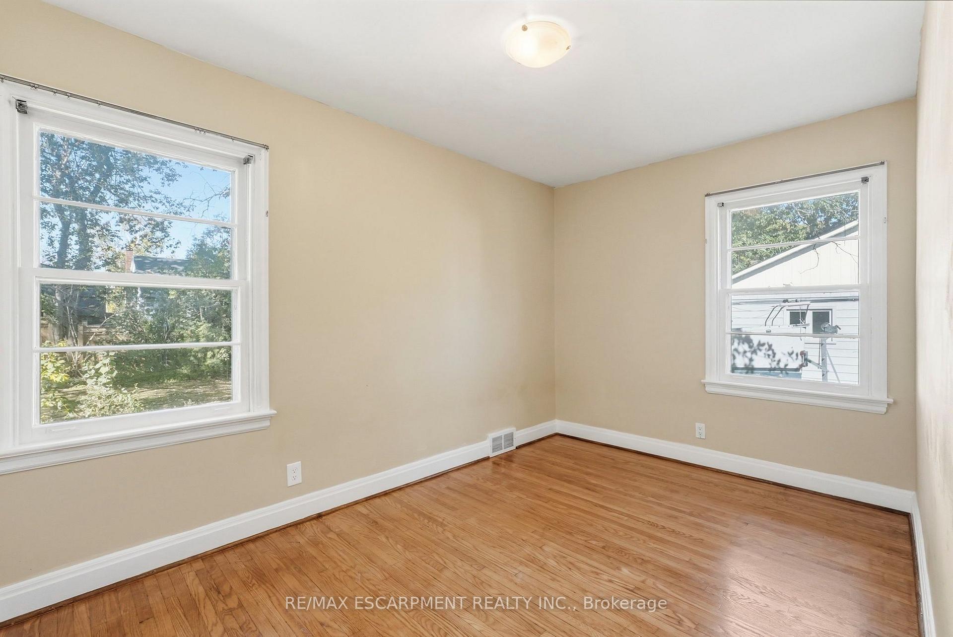 Photo 19 of 55 Lakeview Avenue, Grimsby, Grimsby Beach — HOMEH