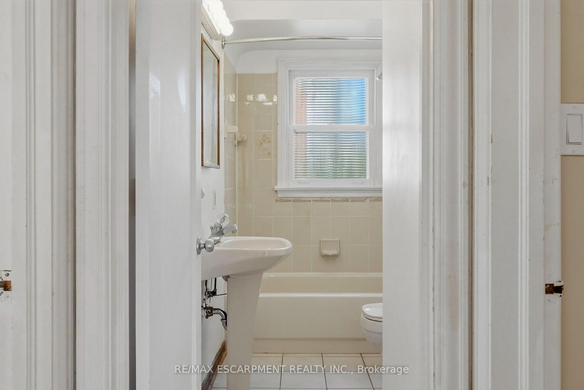Photo 22 of 55 Lakeview Avenue, Grimsby, Grimsby Beach — HOMEH
