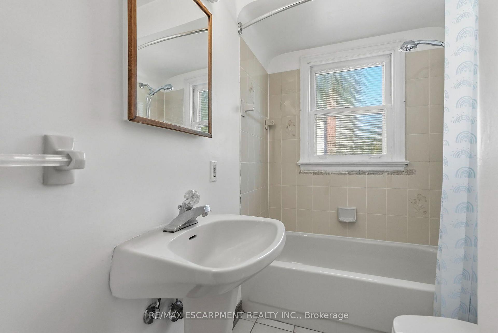 Photo 23 of 55 Lakeview Avenue, Grimsby, Grimsby Beach — HOMEH