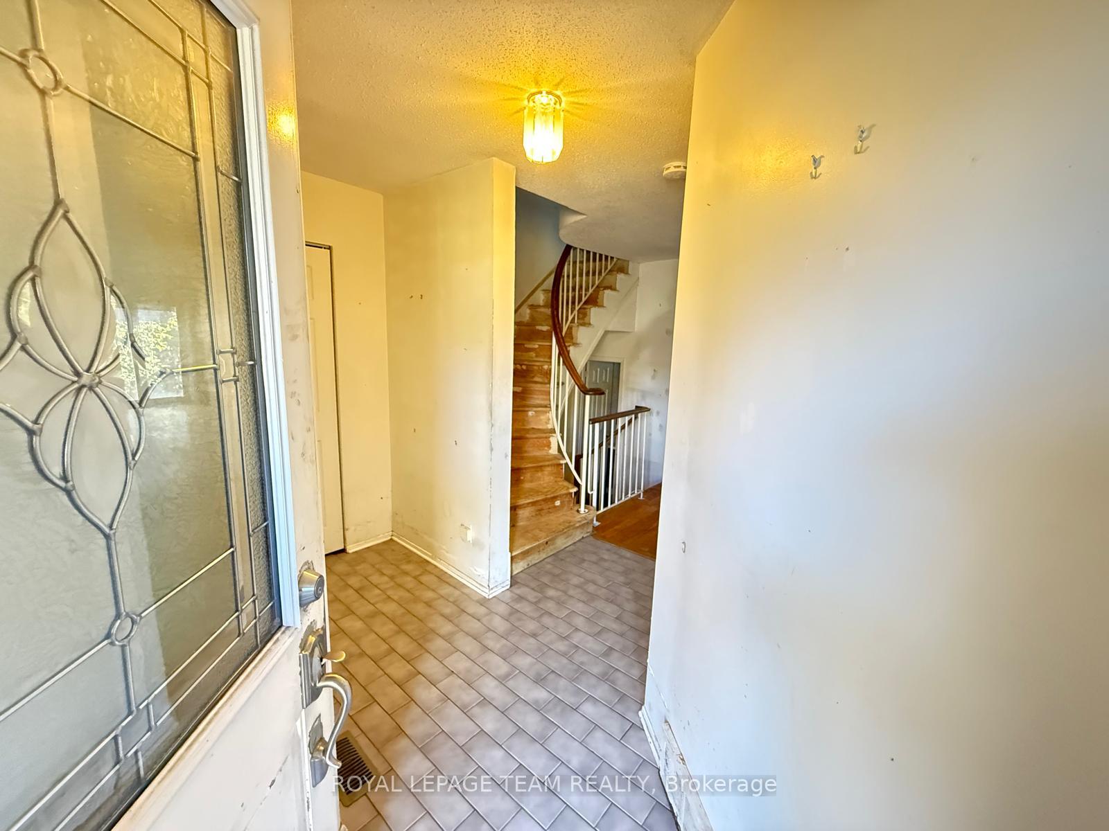 Photo 4 of 86 Hummingbird Crescent, Ottawa, Barrhaven - Cedargrove/Fraserdale — HOMEH