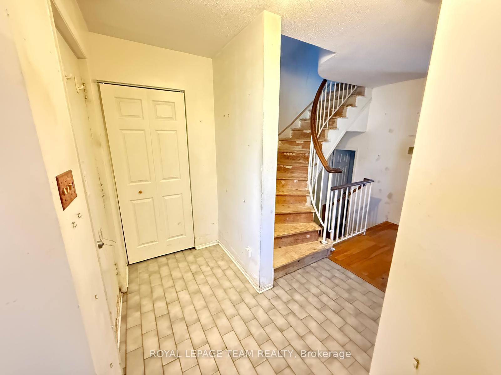 Photo 5 of 86 Hummingbird Crescent, Ottawa, Barrhaven - Cedargrove/Fraserdale — HOMEH