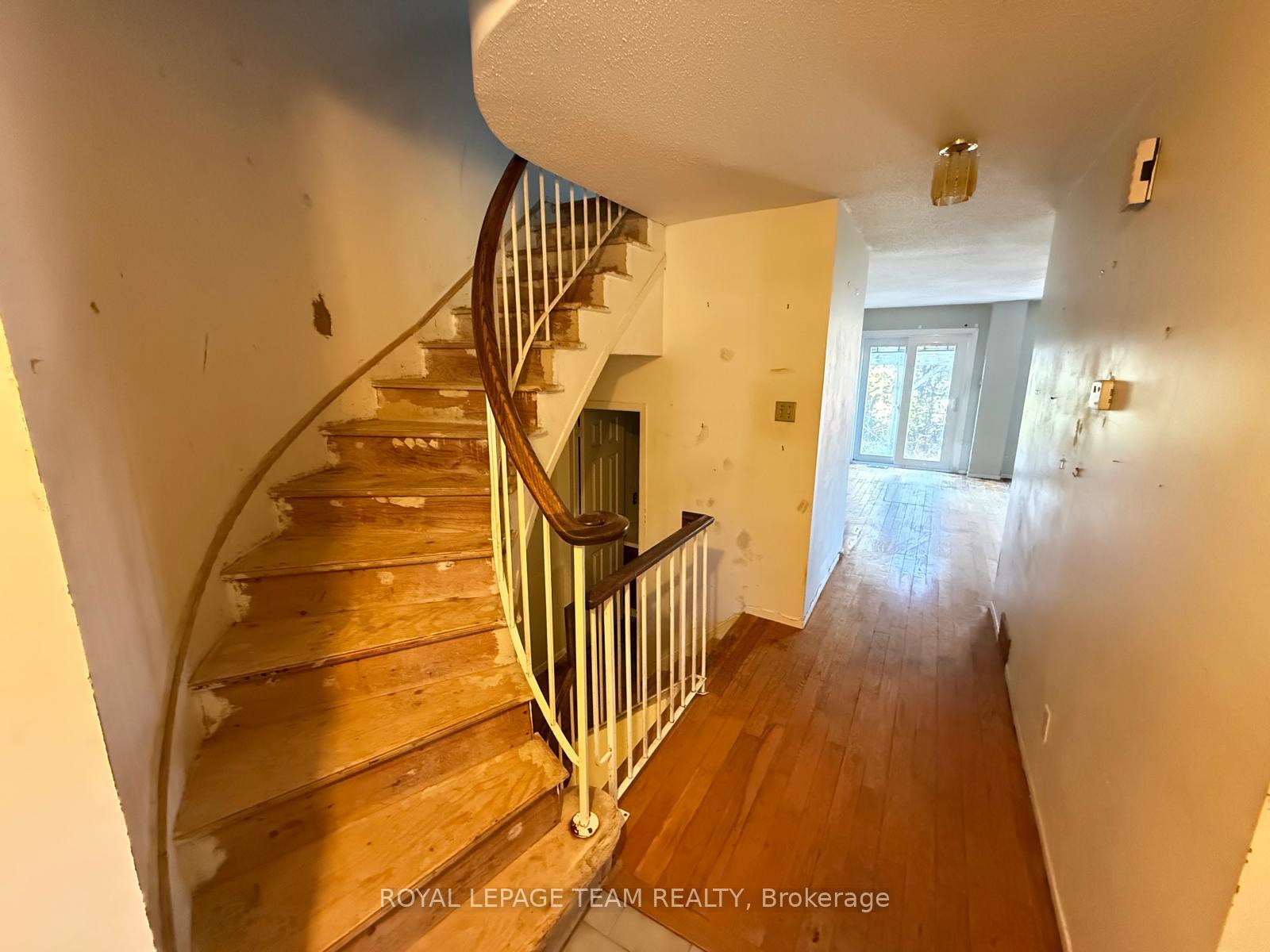 Photo 6 of 86 Hummingbird Crescent, Ottawa, Barrhaven - Cedargrove/Fraserdale — HOMEH