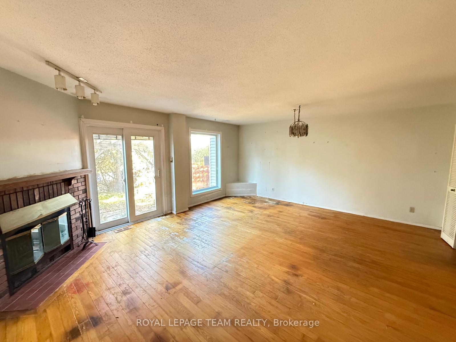 Photo 8 of 86 Hummingbird Crescent, Ottawa, Barrhaven - Cedargrove/Fraserdale — HOMEH