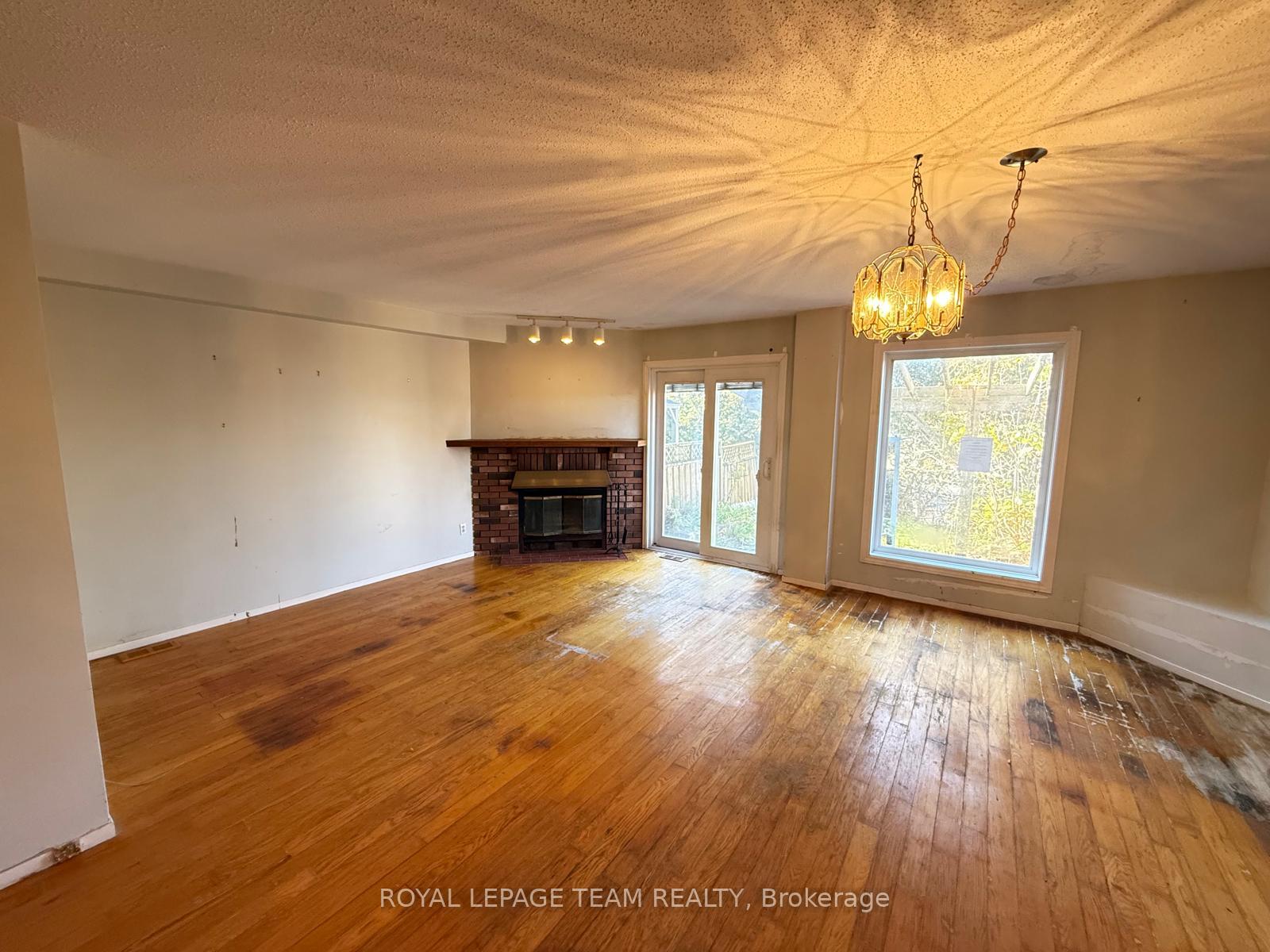 Photo 9 of 86 Hummingbird Crescent, Ottawa, Barrhaven - Cedargrove/Fraserdale — HOMEH