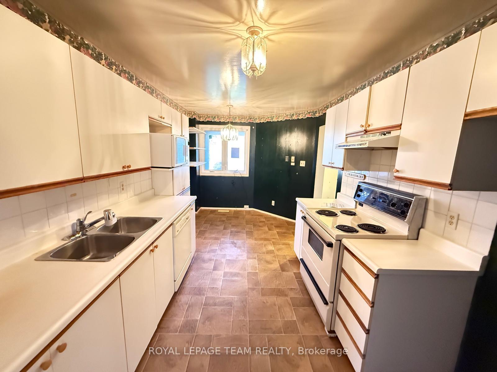 Photo 11 of 86 Hummingbird Crescent, Ottawa, Barrhaven - Cedargrove/Fraserdale — HOMEH