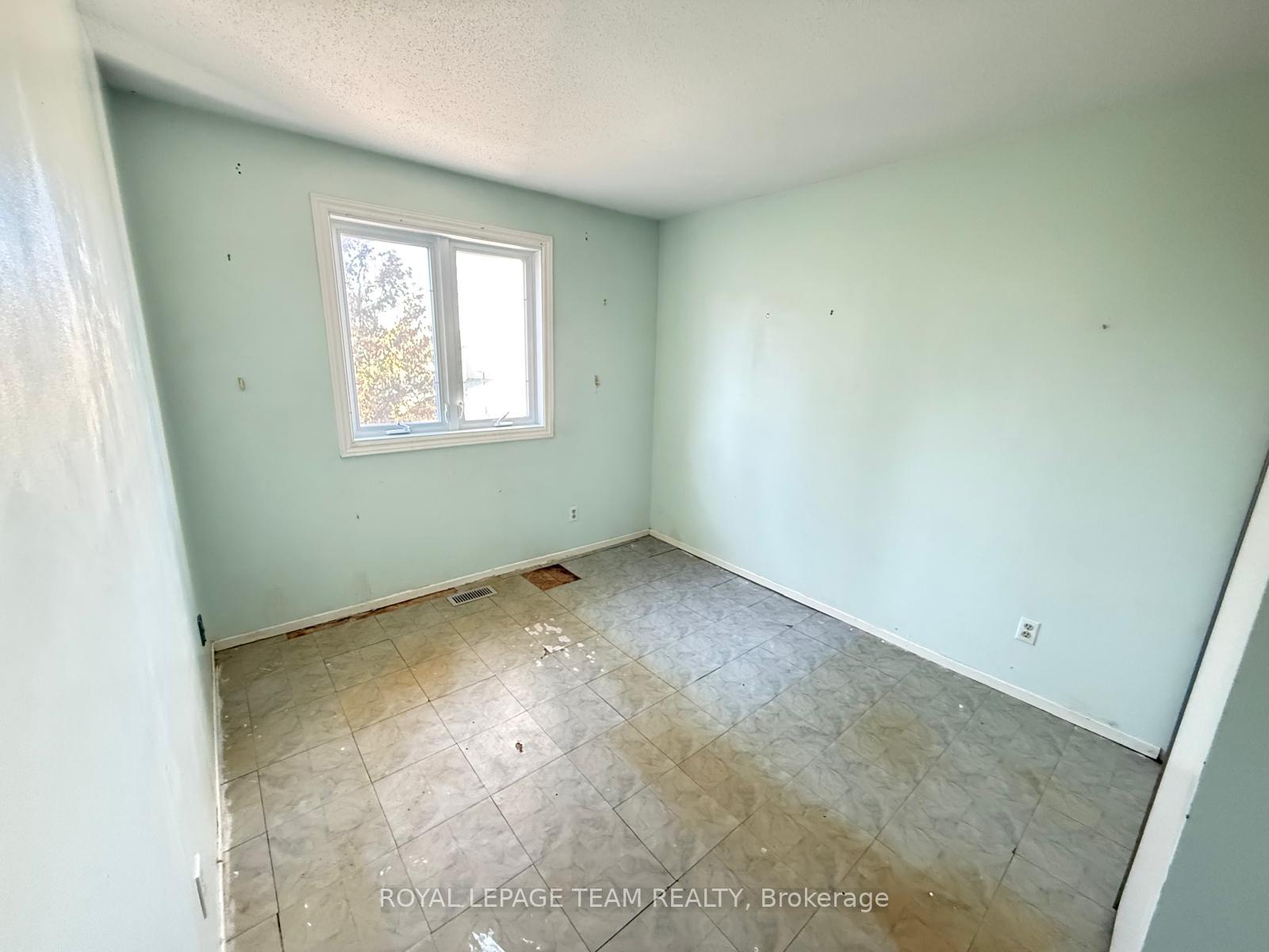 Photo 15 of 86 Hummingbird Crescent, Ottawa, Barrhaven - Cedargrove/Fraserdale — HOMEH