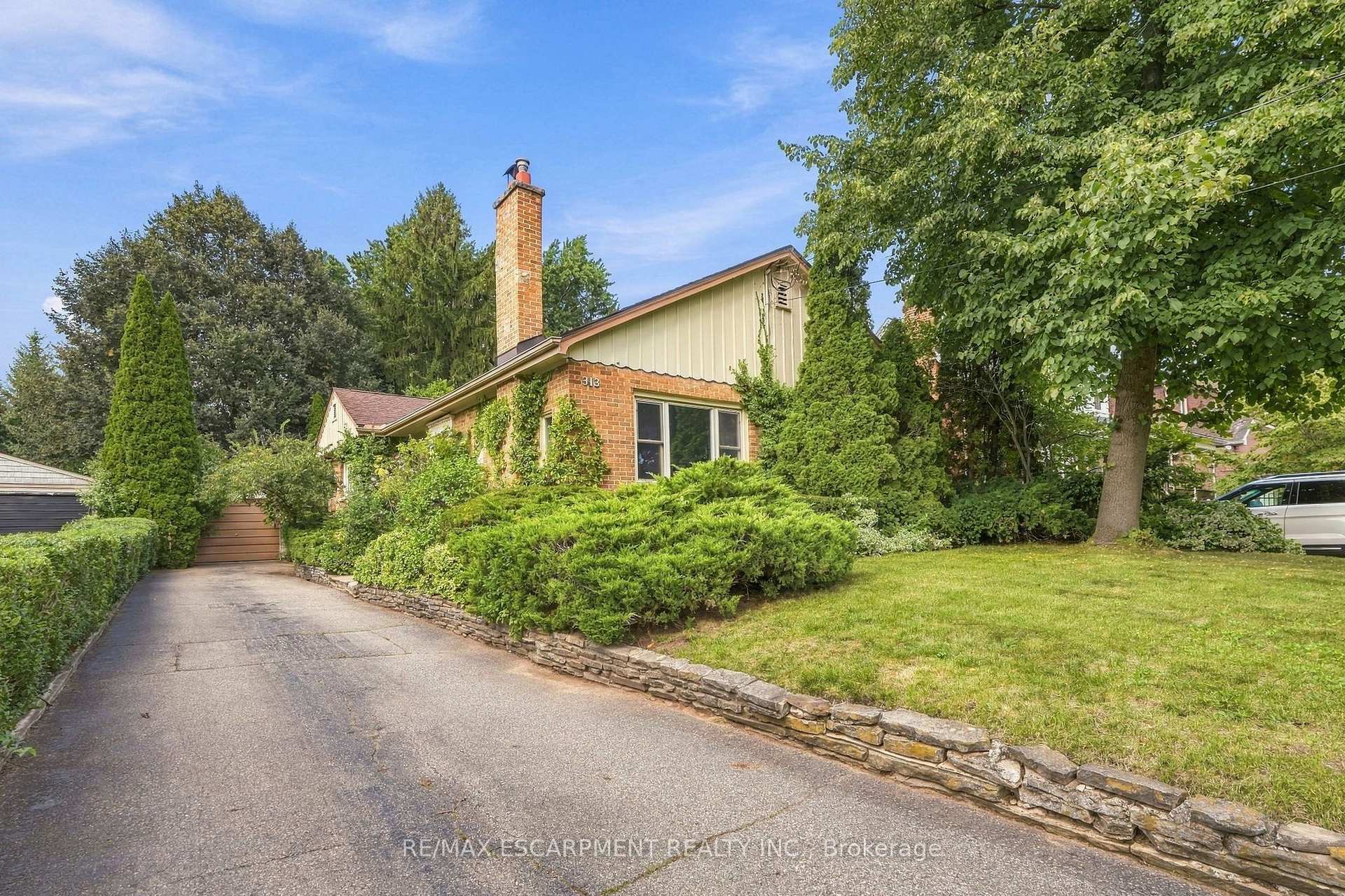 Photo 1 of 313 North Shore Boulevard, Burlington, Bayview — HOMEH