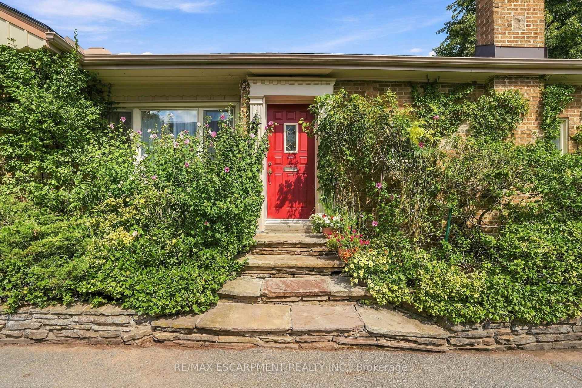 Photo 2 of 313 North Shore Boulevard, Burlington, Bayview — HOMEH
