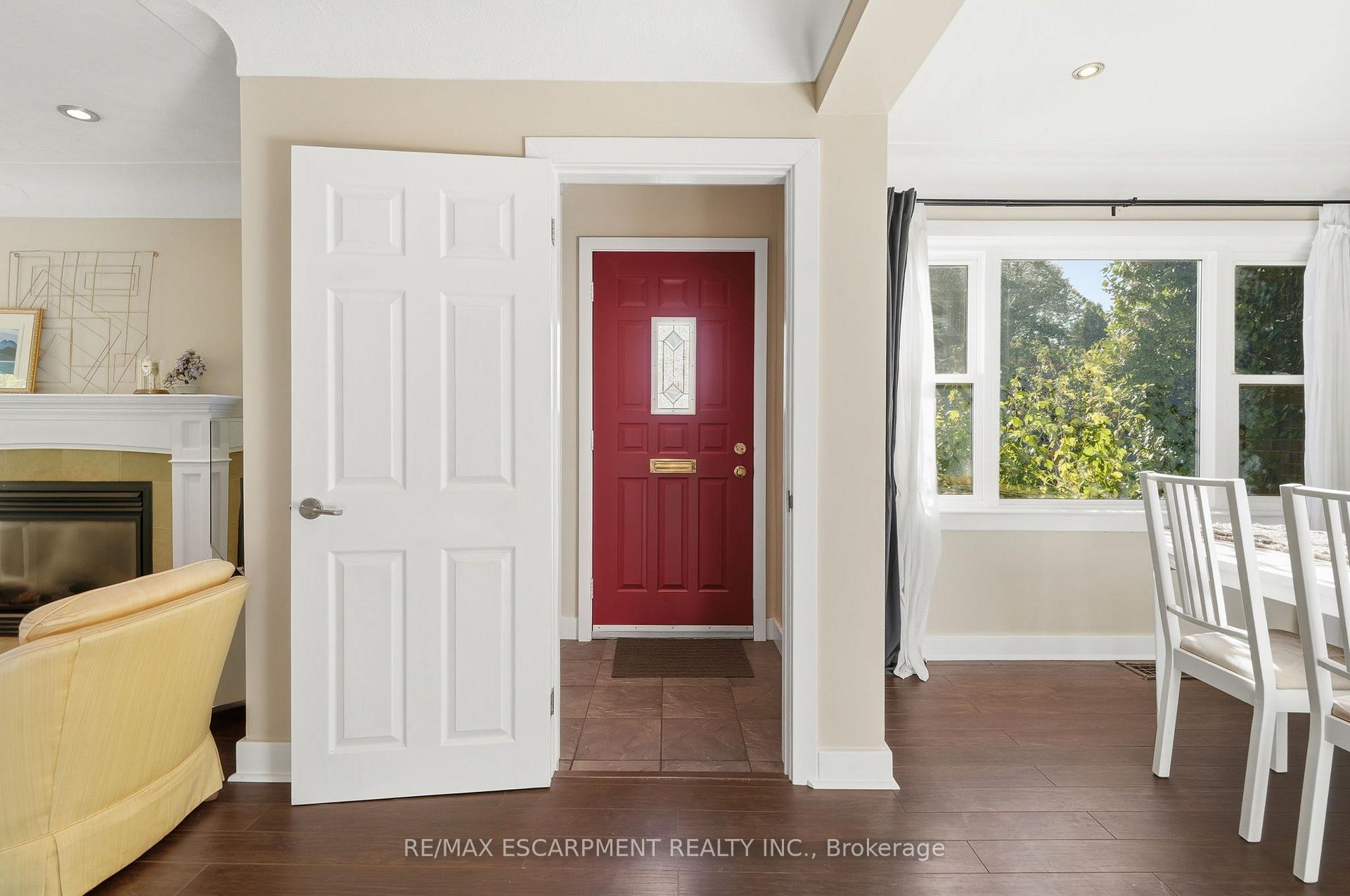 Photo 3 of 313 North Shore Boulevard, Burlington, Bayview — HOMEH