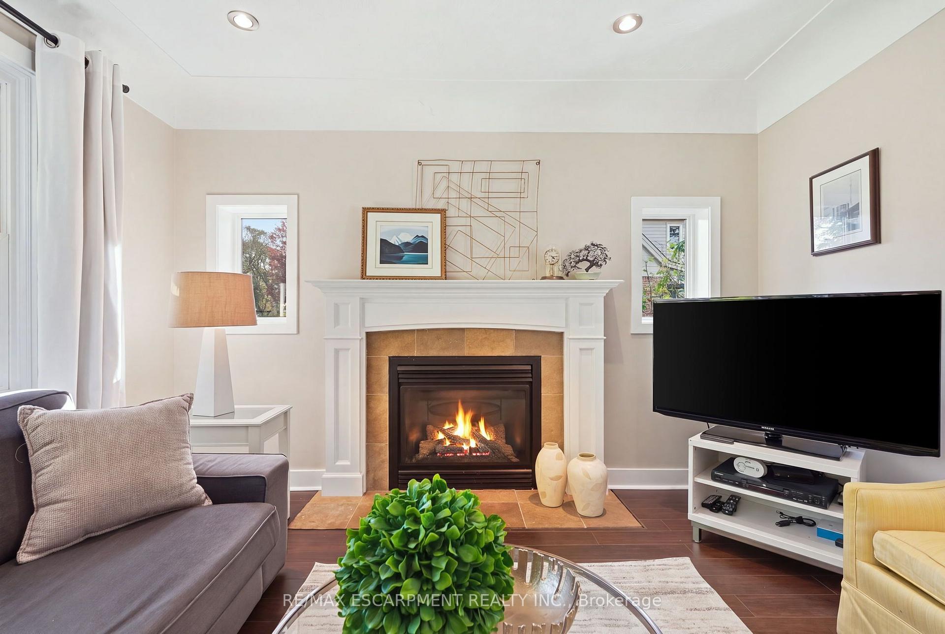 Photo 6 of 313 North Shore Boulevard, Burlington, Bayview — HOMEH