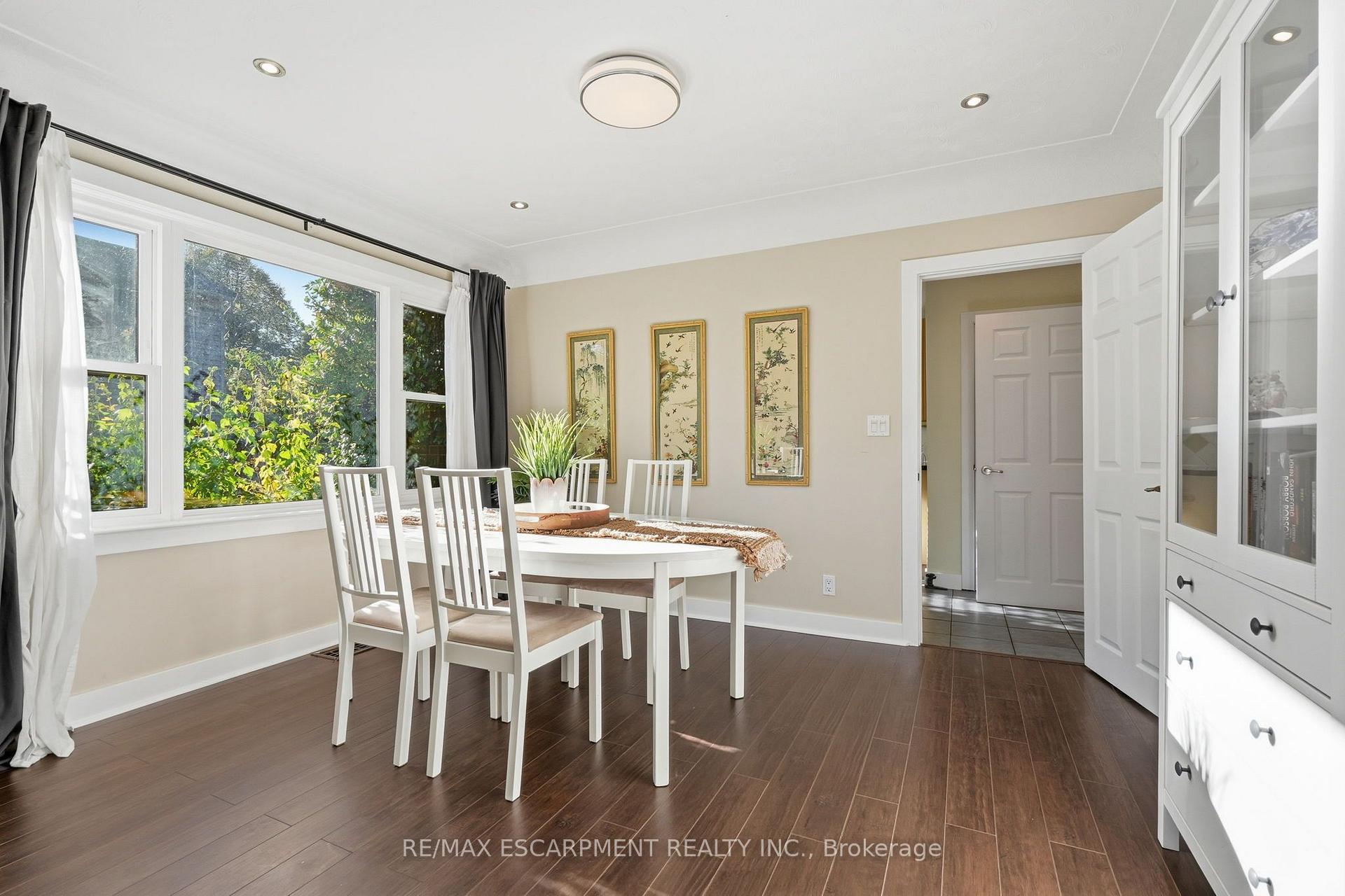 Photo 8 of 313 North Shore Boulevard, Burlington, Bayview — HOMEH