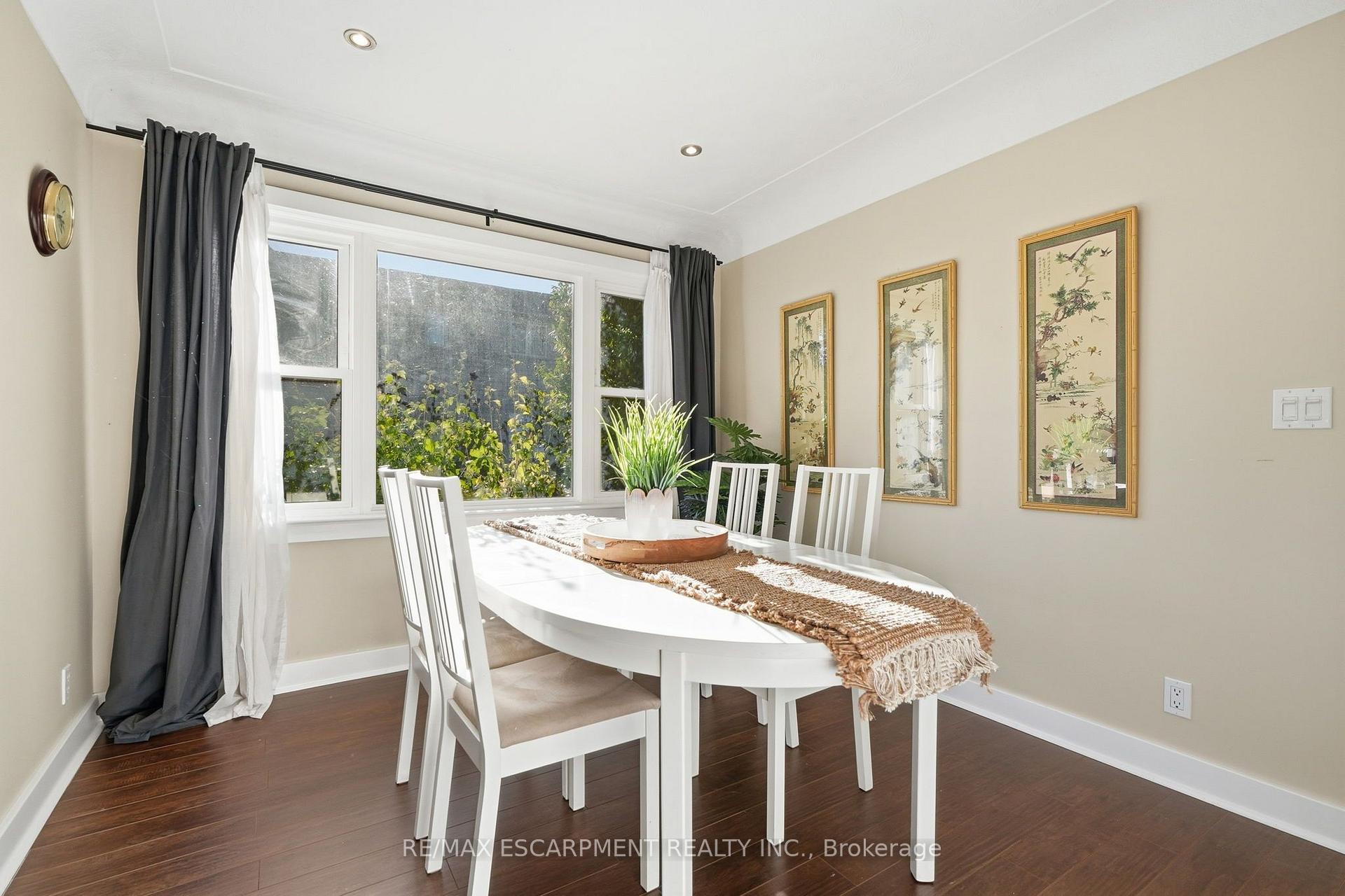 Photo 9 of 313 North Shore Boulevard, Burlington, Bayview — HOMEH