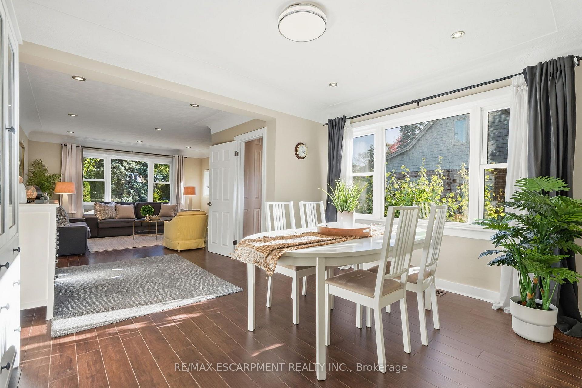 Photo 10 of 313 North Shore Boulevard, Burlington, Bayview — HOMEH