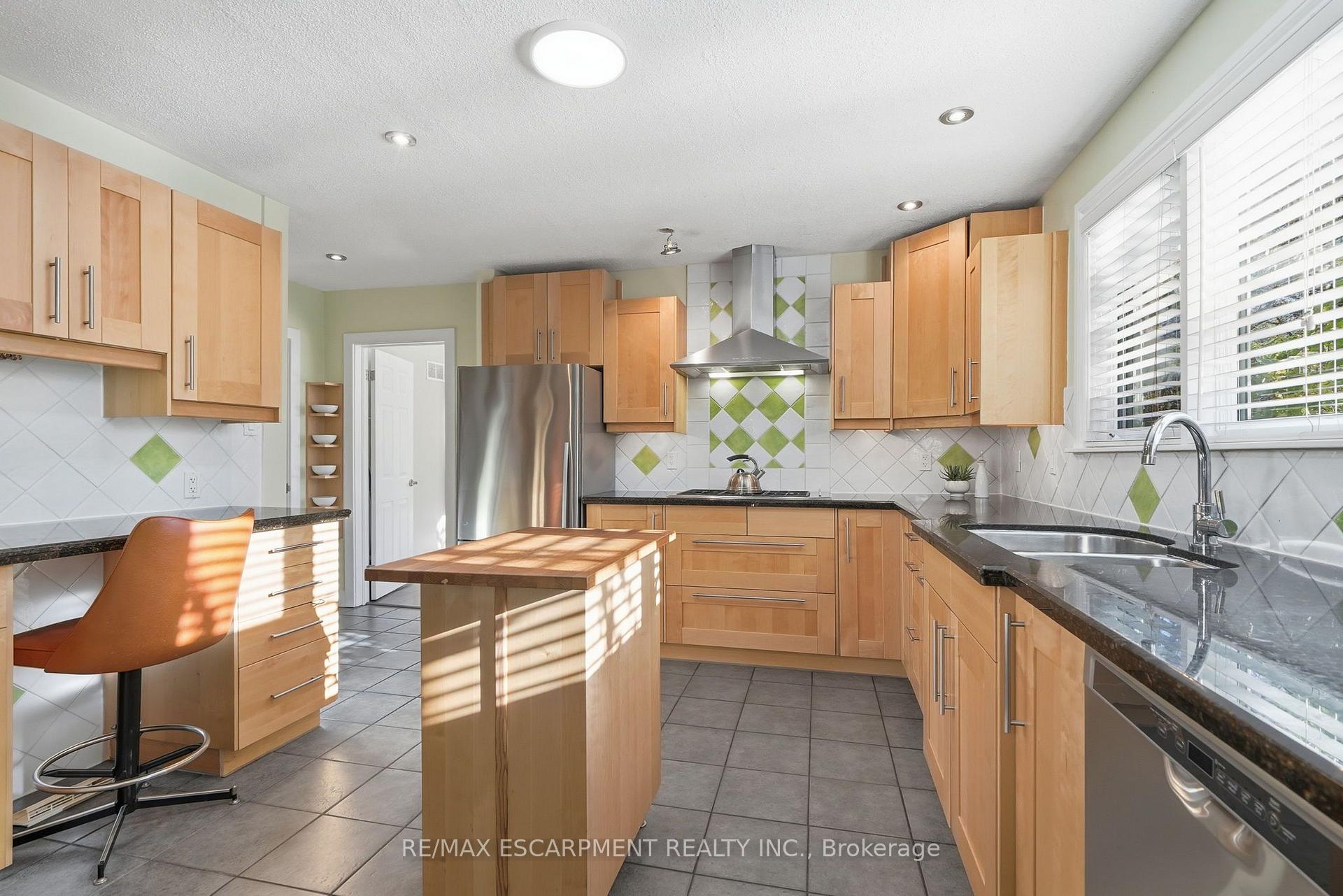 Photo 13 of 313 North Shore Boulevard, Burlington, Bayview — HOMEH