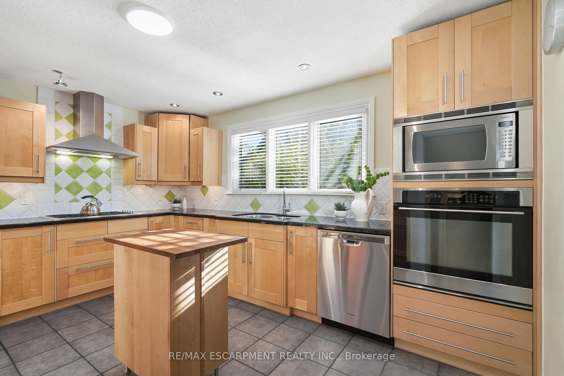 Photo 14 of 313 North Shore Boulevard, Burlington, Bayview — HOMEH