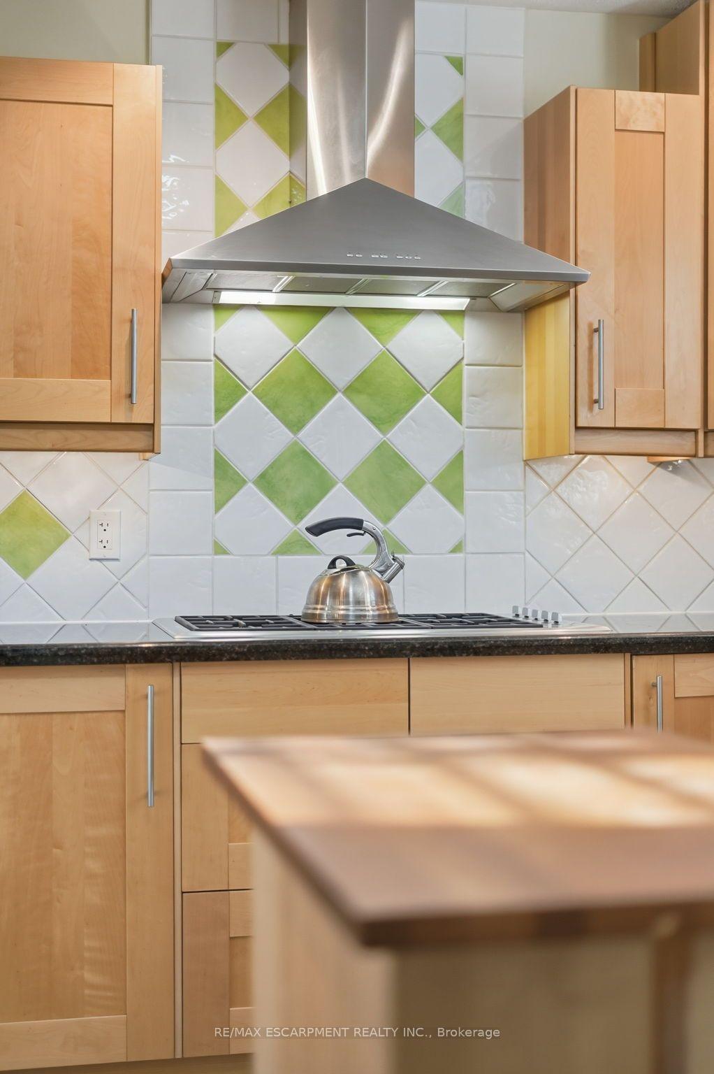 Photo 15 of 313 North Shore Boulevard, Burlington, Bayview — HOMEH