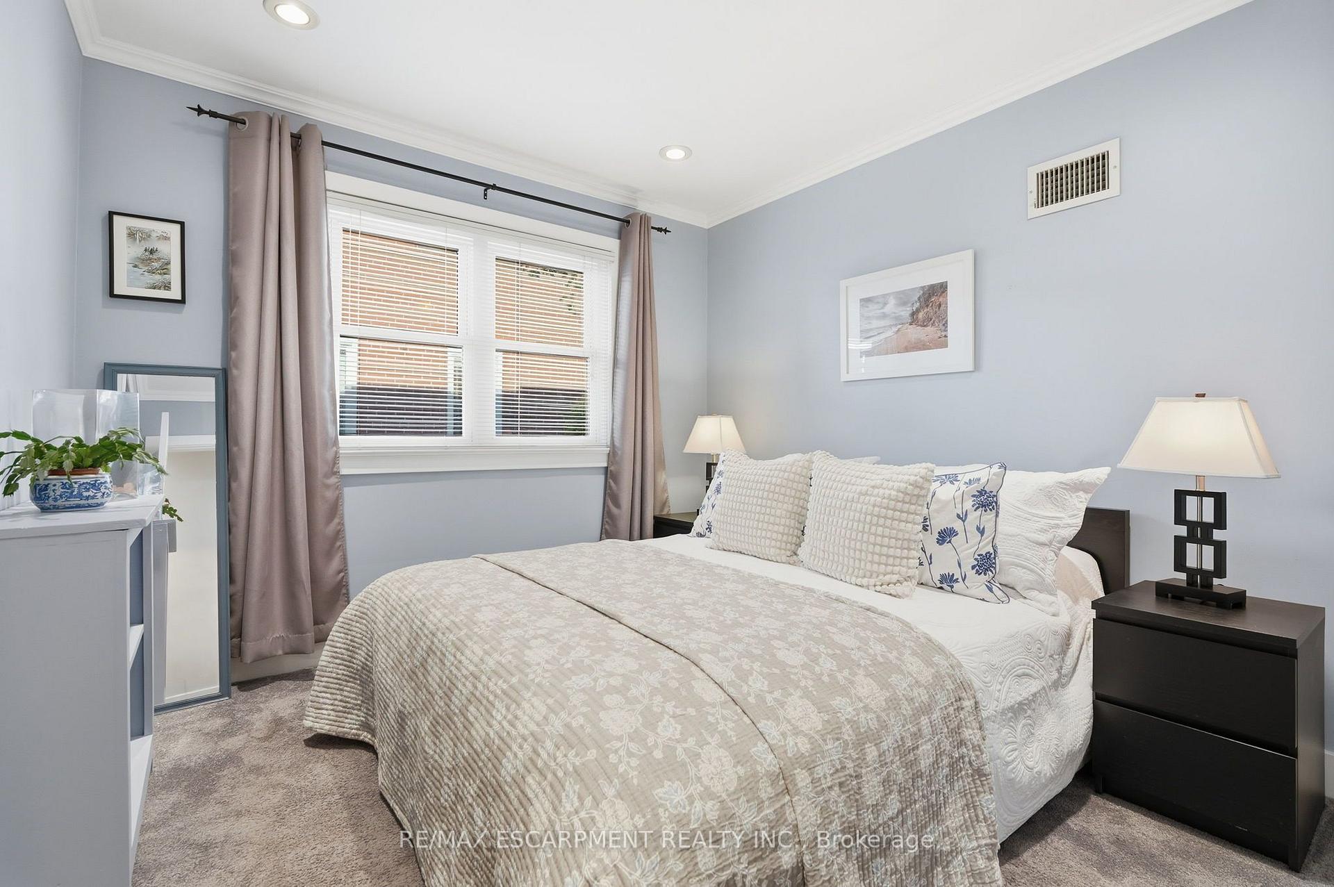 Photo 16 of 313 North Shore Boulevard, Burlington, Bayview — HOMEH