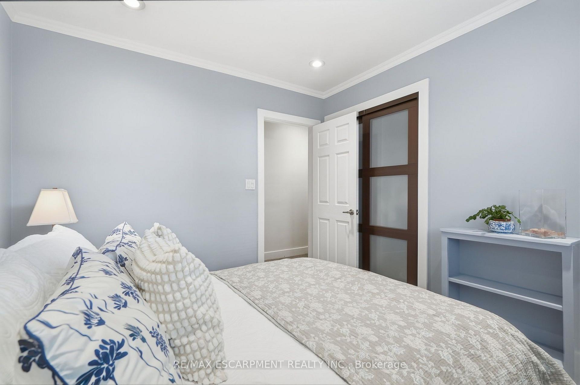 Photo 19 of 313 North Shore Boulevard, Burlington, Bayview — HOMEH