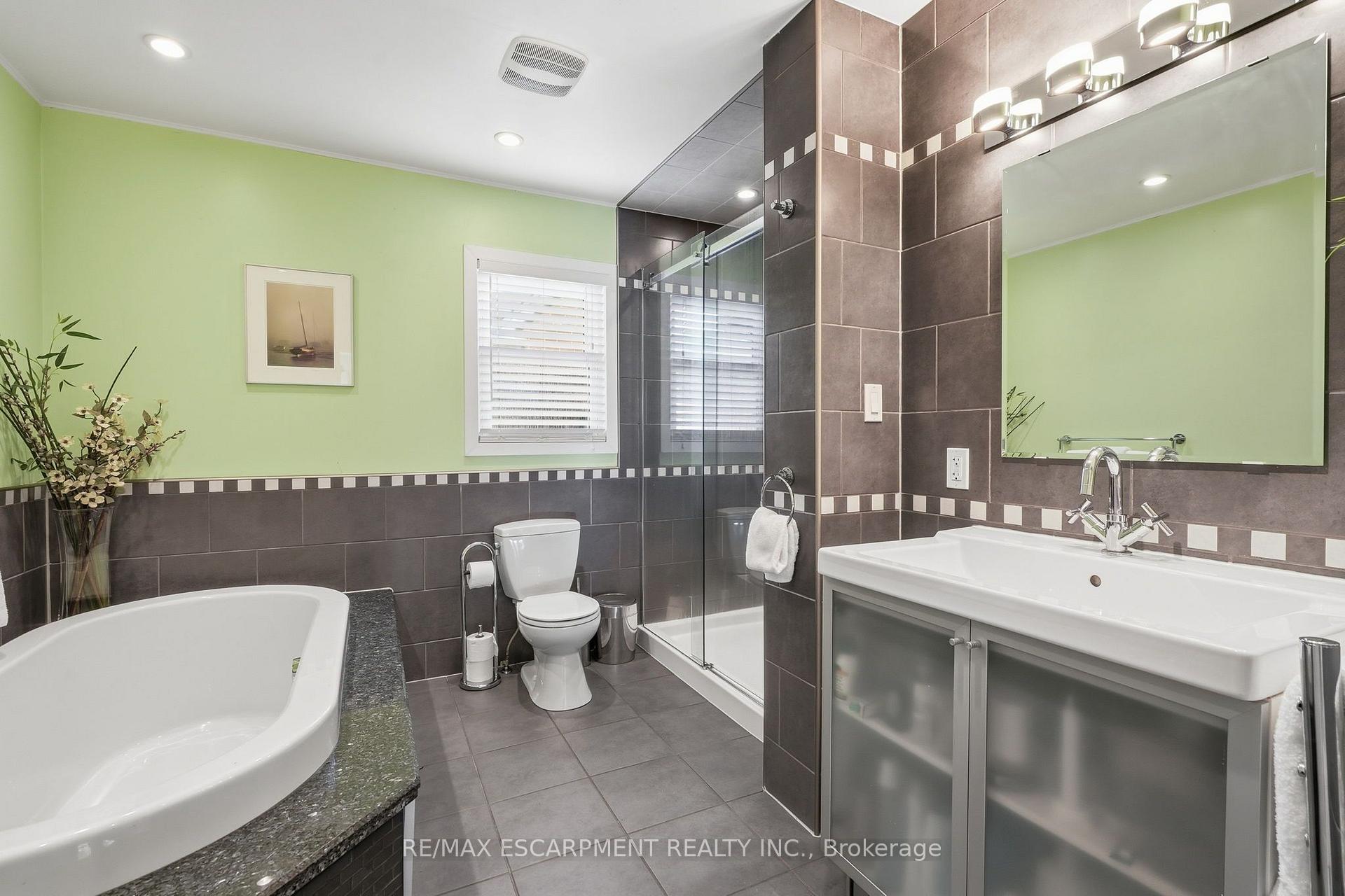 Photo 24 of 313 North Shore Boulevard, Burlington, Bayview — HOMEH