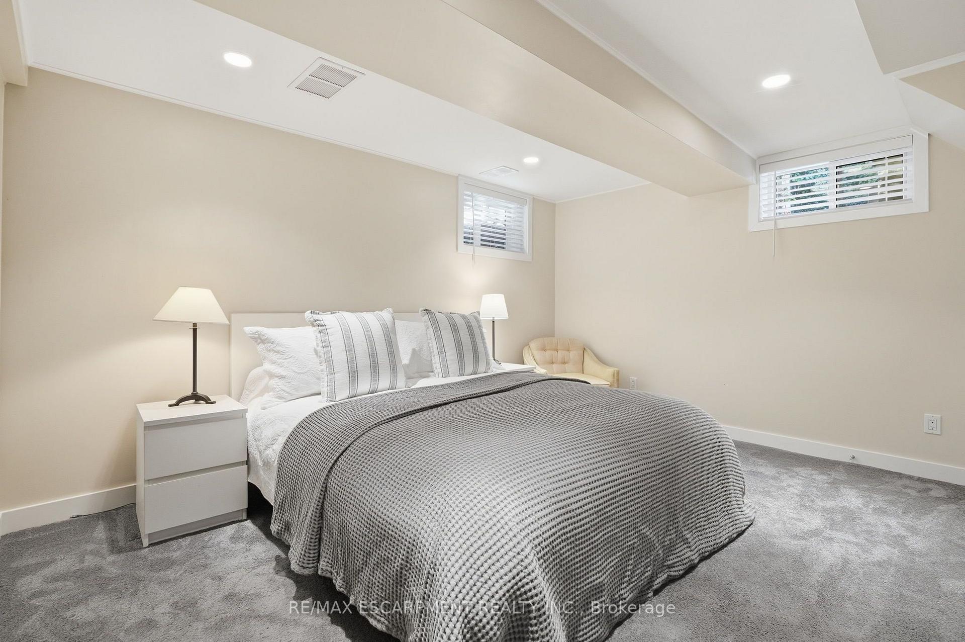 Photo 26 of 313 North Shore Boulevard, Burlington, Bayview — HOMEH