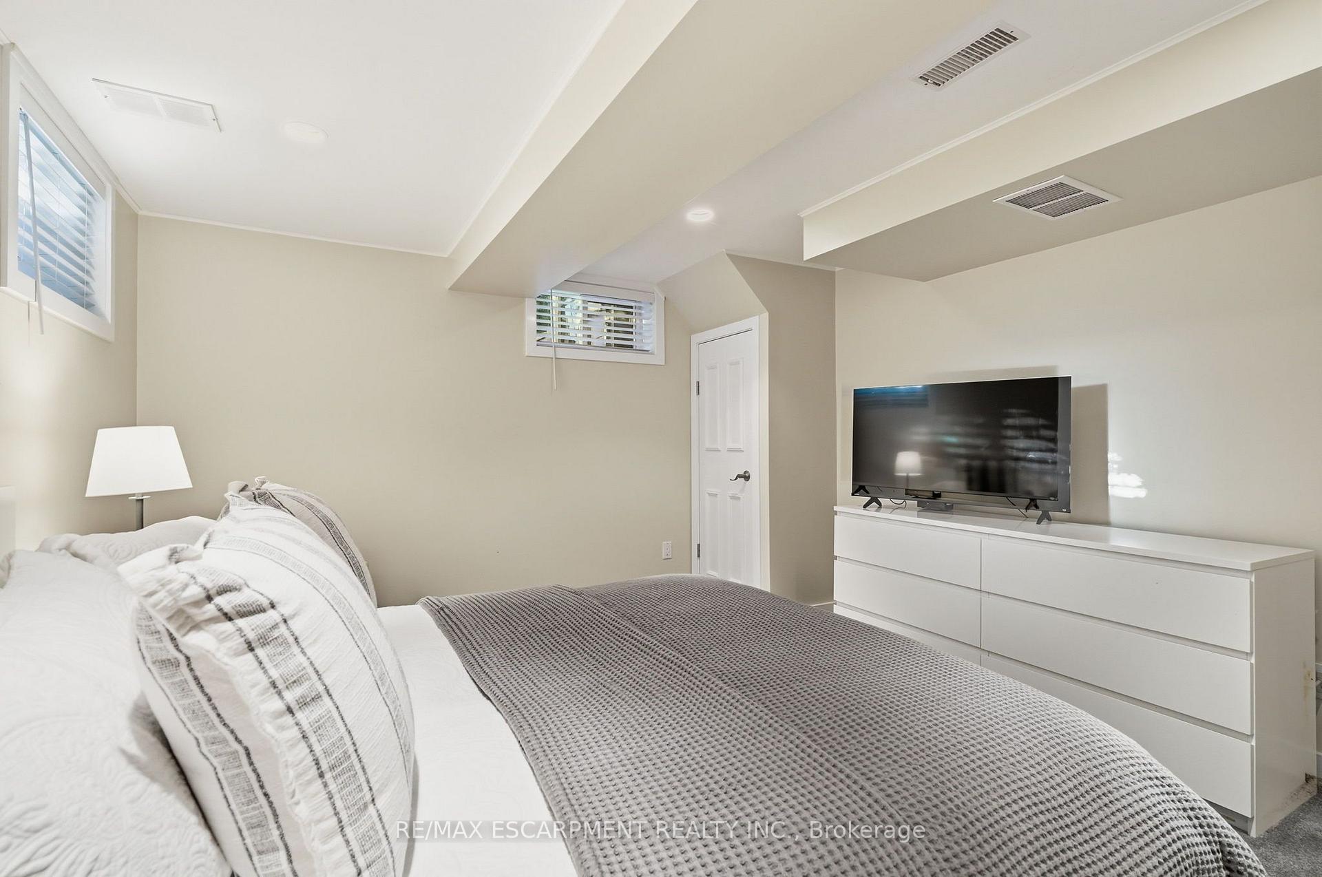 Photo 27 of 313 North Shore Boulevard, Burlington, Bayview — HOMEH